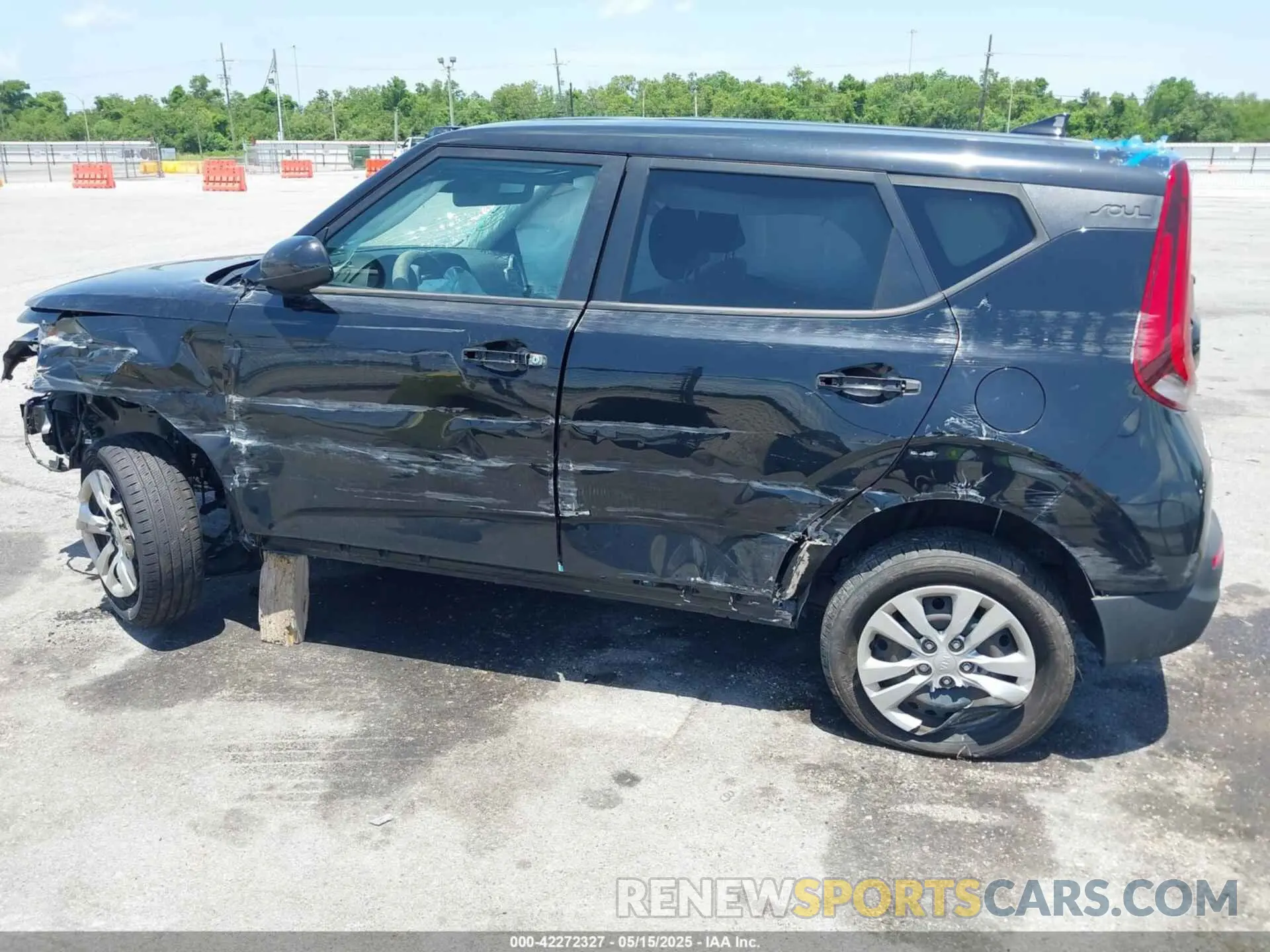 14 fotografías del automóvil dañado KNDJ23AU6M7740568 KIA SOUL 2021