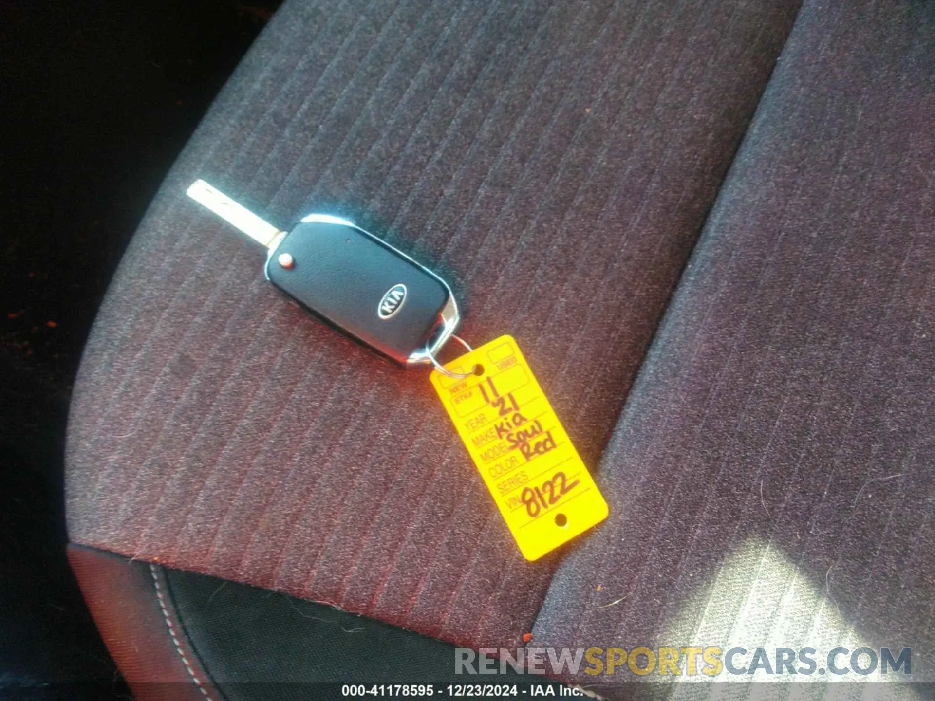 11 fotografías del automóvil dañado KNDJ23AU6M7748122 KIA SOUL 2021