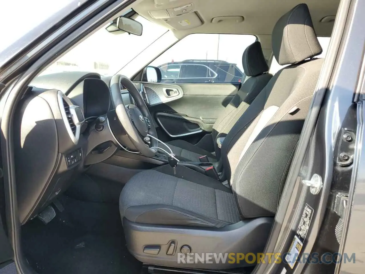 7 fotografías del automóvil dañado KNDJ23AU6M7775272 KIA SOUL 2021