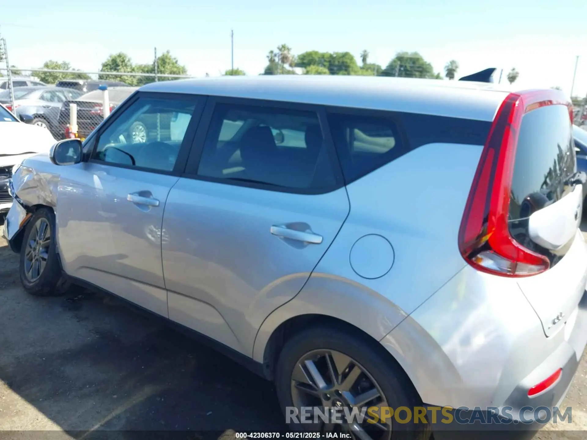 14 fotografías del automóvil dañado KNDJ23AU6M7793805 KIA SOUL 2021