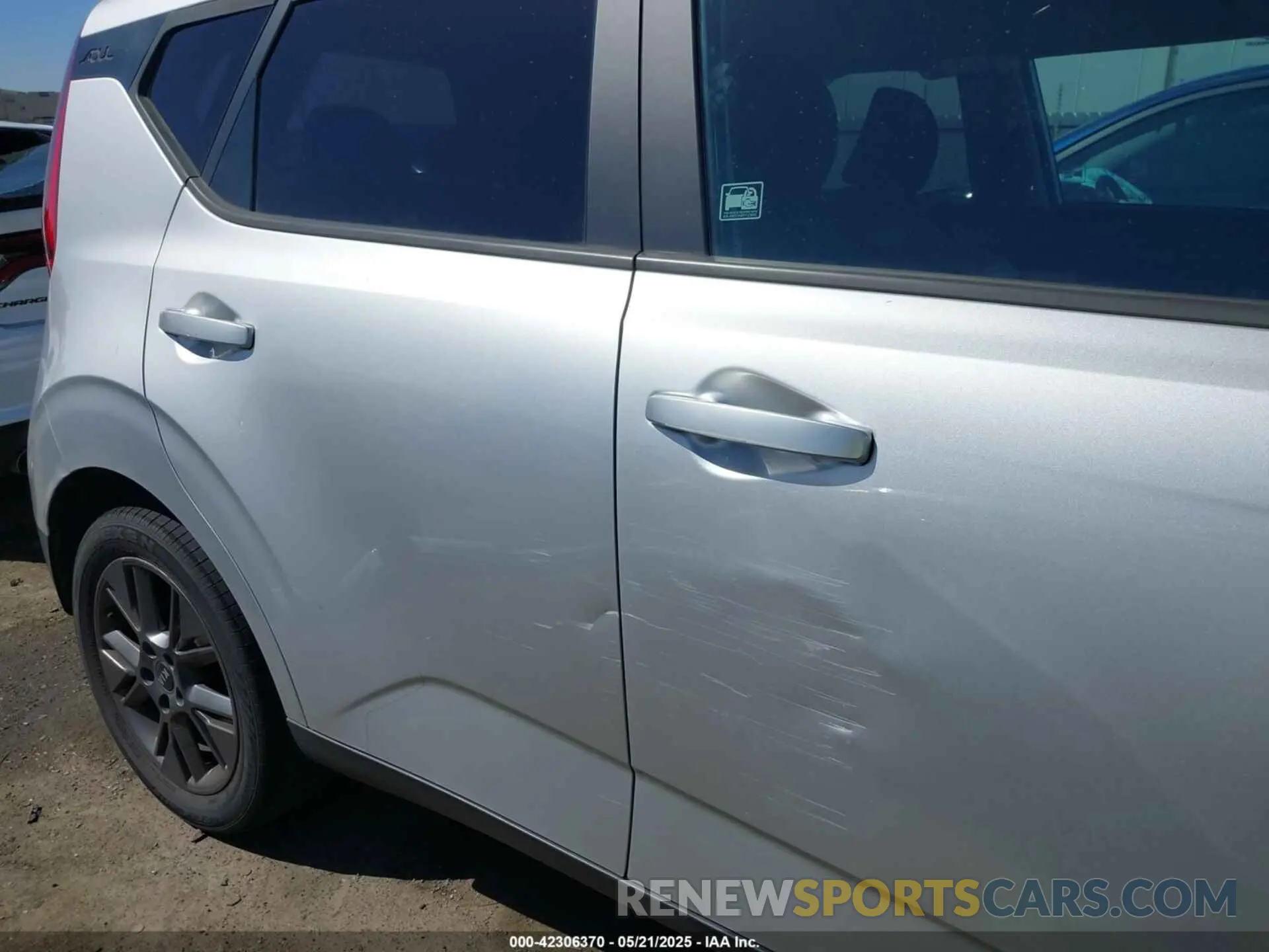 17 fotografías del automóvil dañado KNDJ23AU6M7793805 KIA SOUL 2021