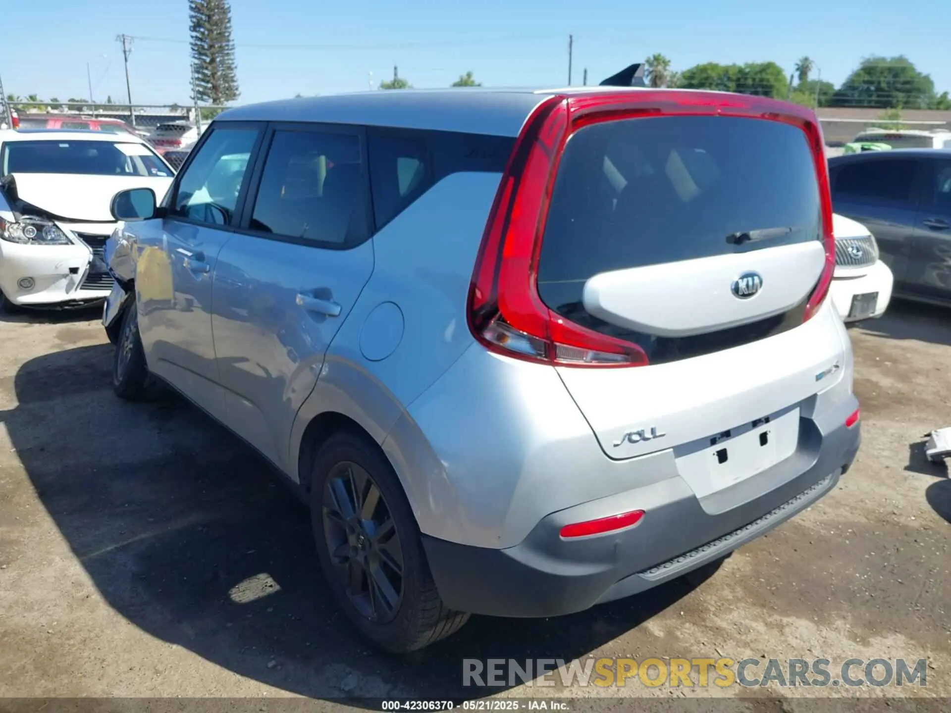3 fotografías del automóvil dañado KNDJ23AU6M7793805 KIA SOUL 2021