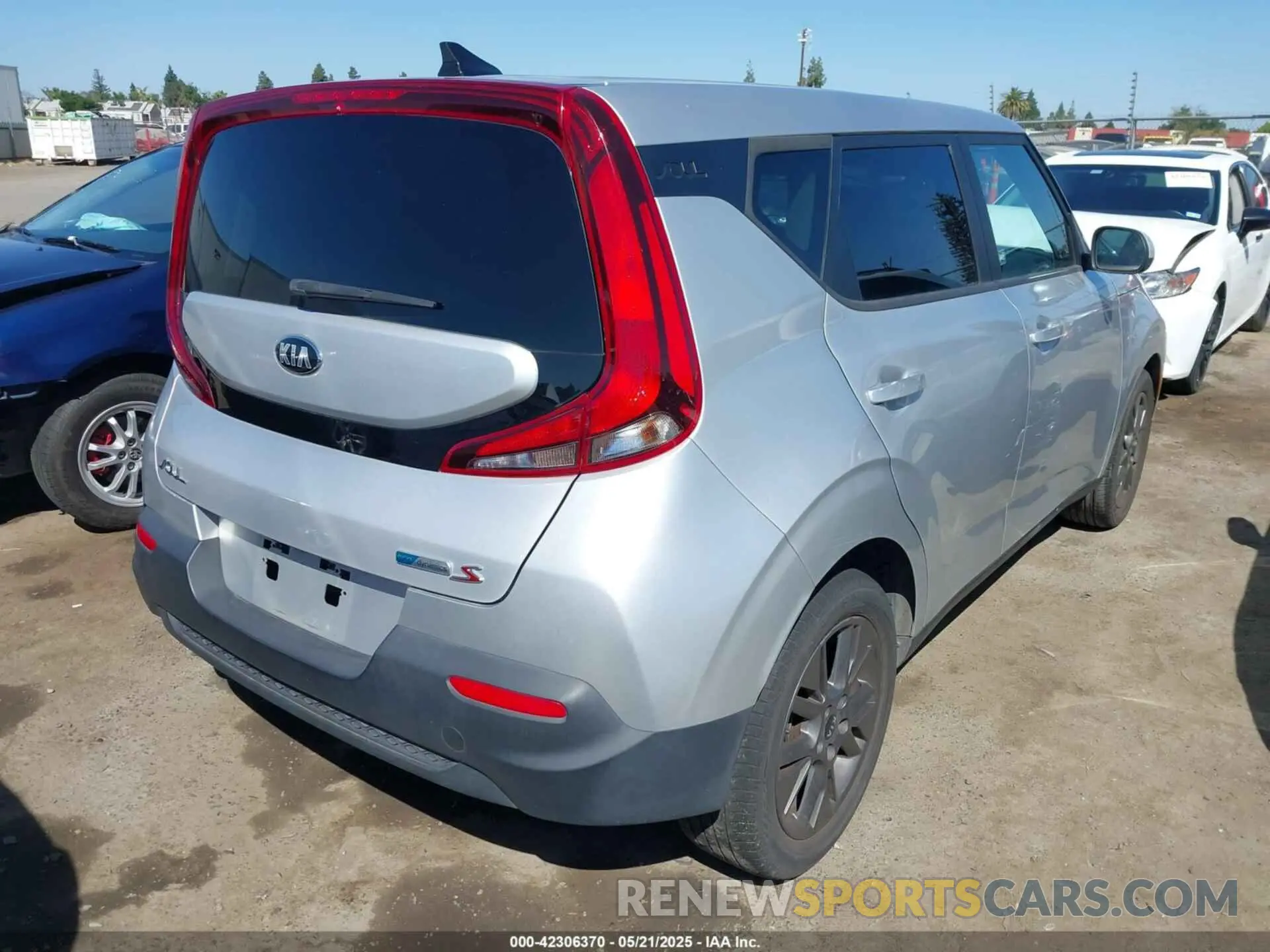4 fotografías del automóvil dañado KNDJ23AU6M7793805 KIA SOUL 2021