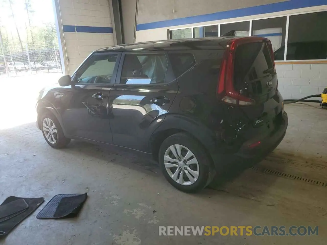 2 fotografías del automóvil dañado KNDJ23AU7M7738313 KIA SOUL 2021