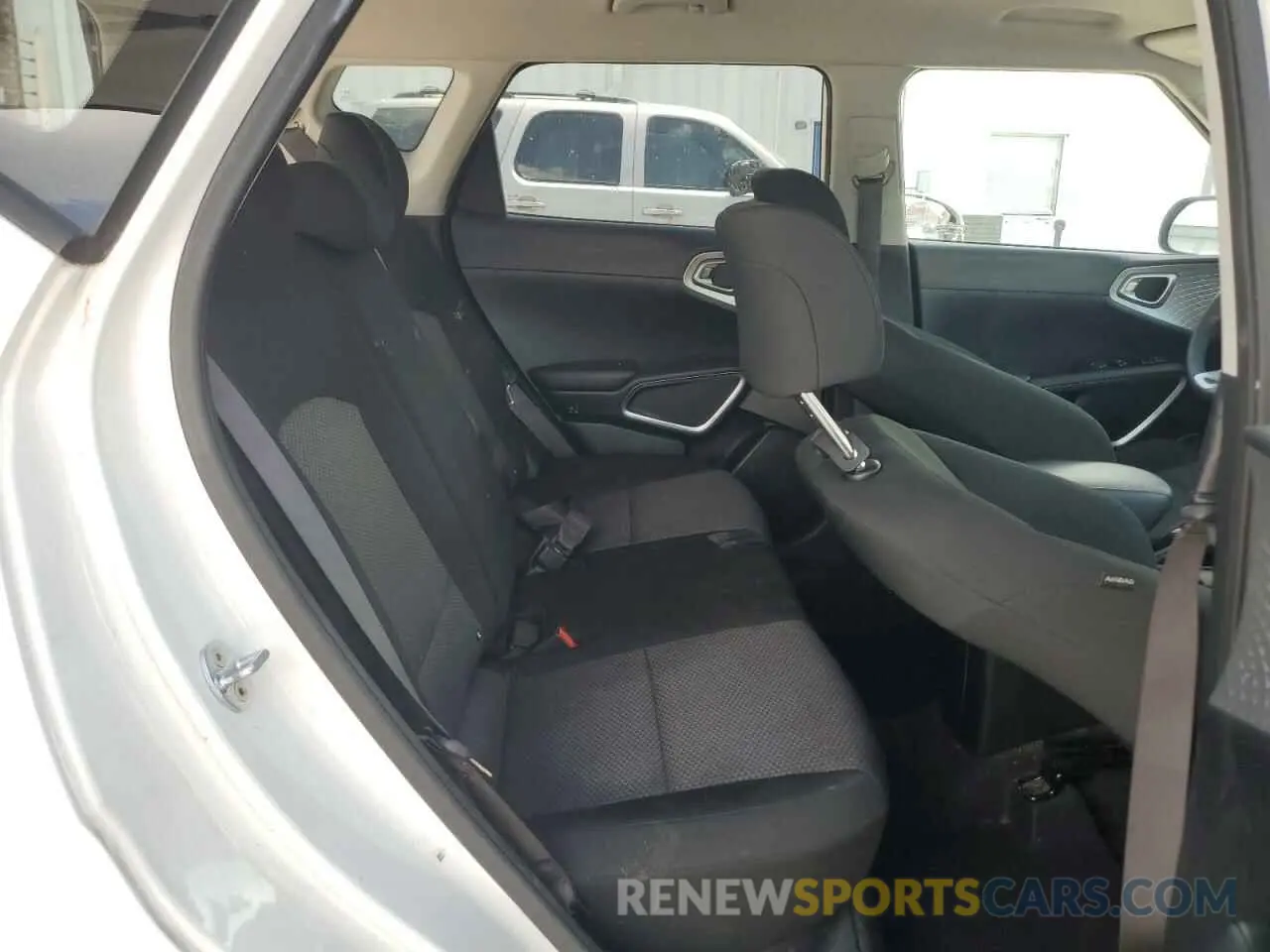 10 fotografías del automóvil dañado KNDJ23AU7M7767763 KIA SOUL 2021