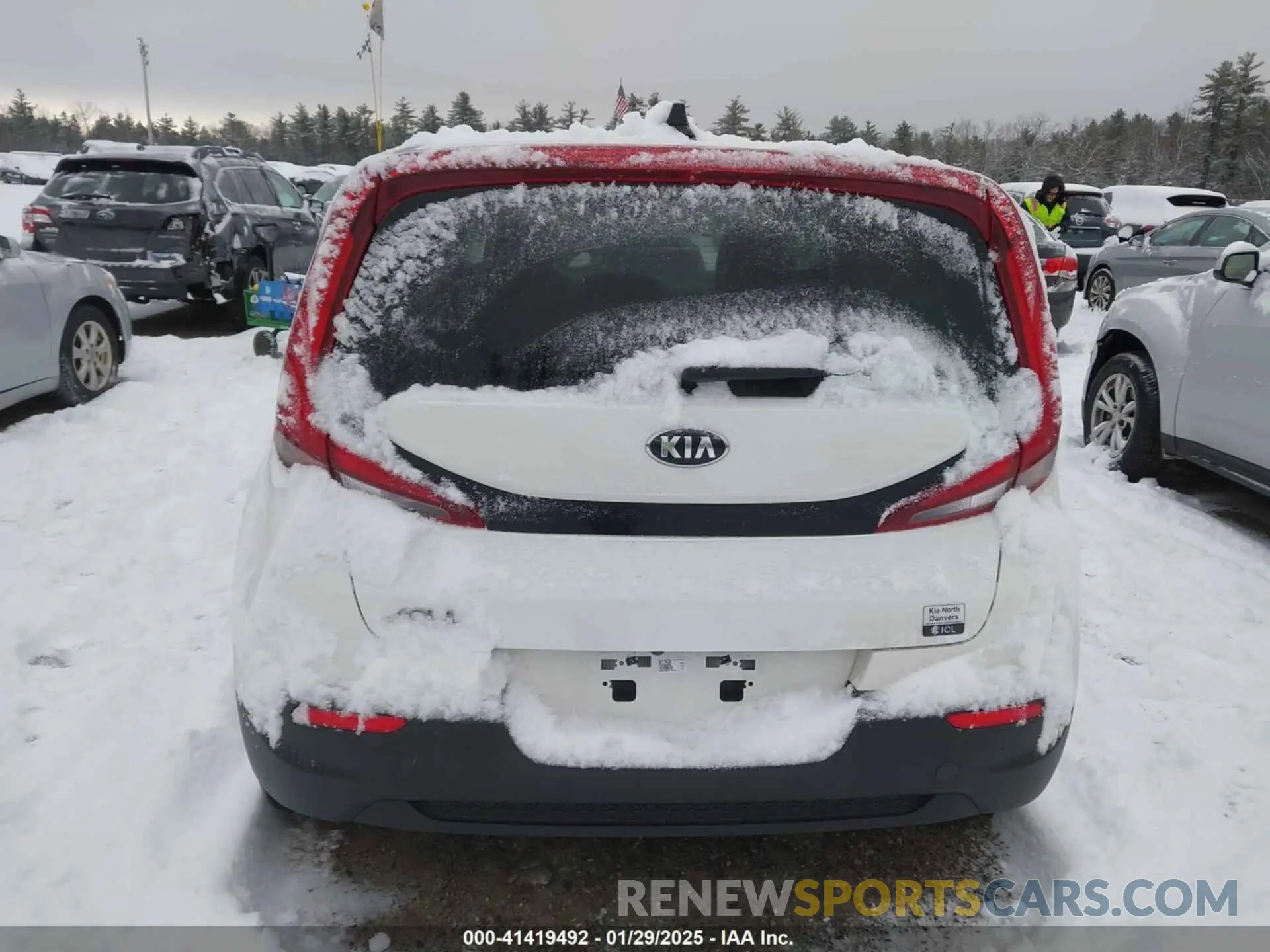 16 fotografías del automóvil dañado KNDJ23AU7M7767813 KIA SOUL 2021