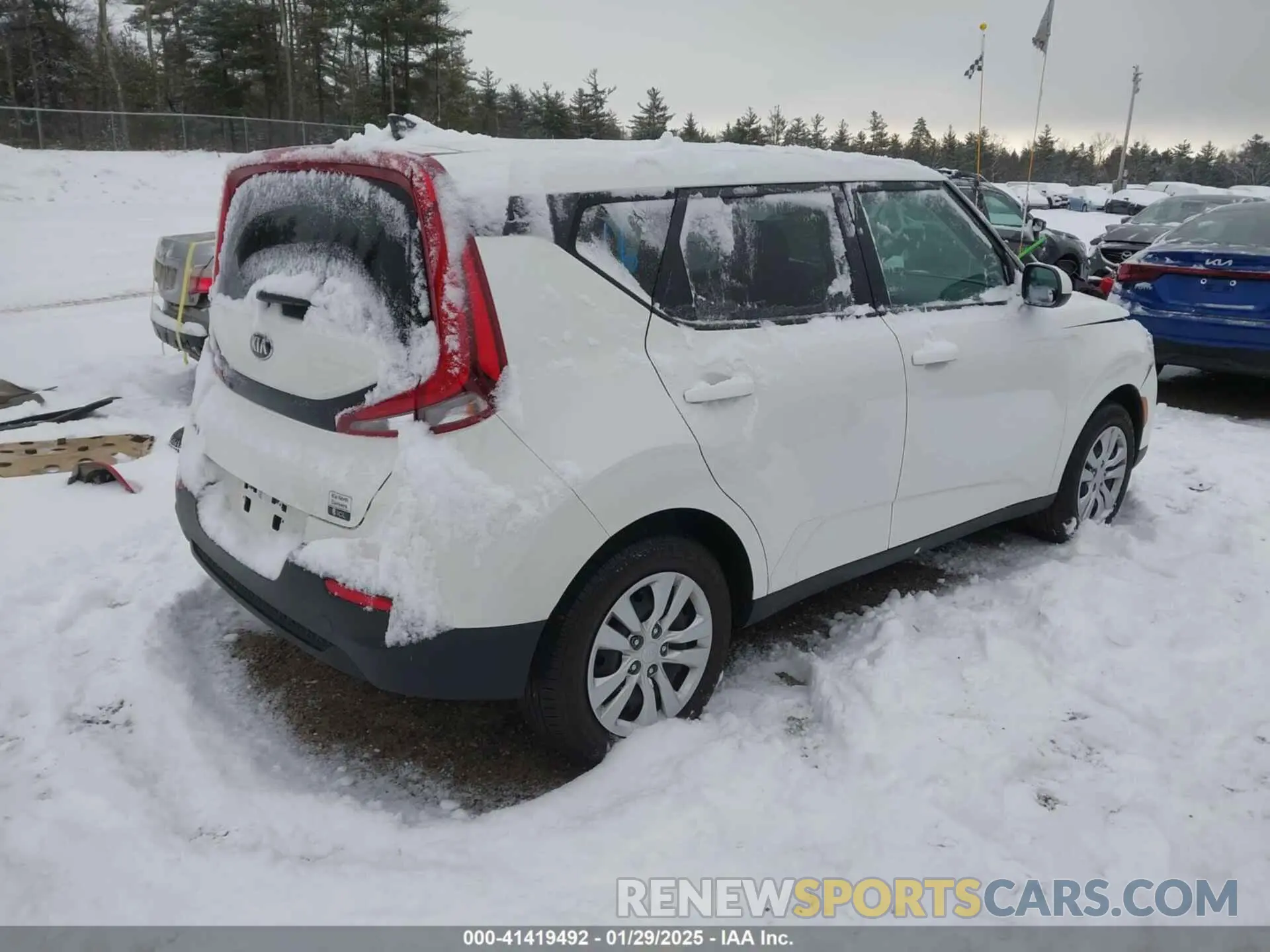 4 fotografías del automóvil dañado KNDJ23AU7M7767813 KIA SOUL 2021