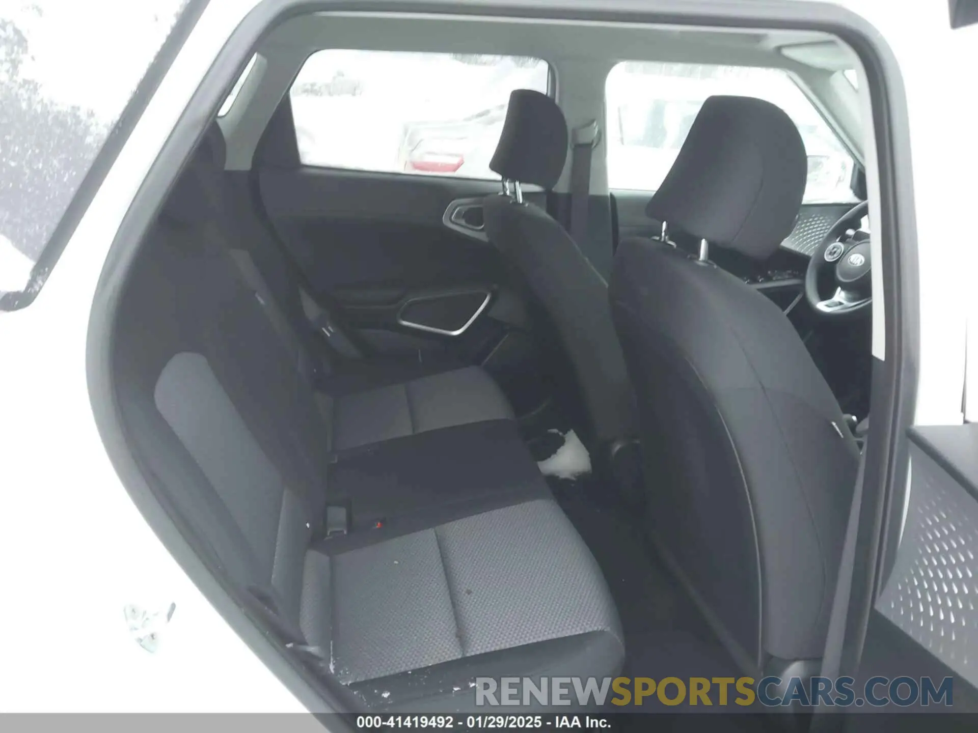 8 fotografías del automóvil dañado KNDJ23AU7M7767813 KIA SOUL 2021