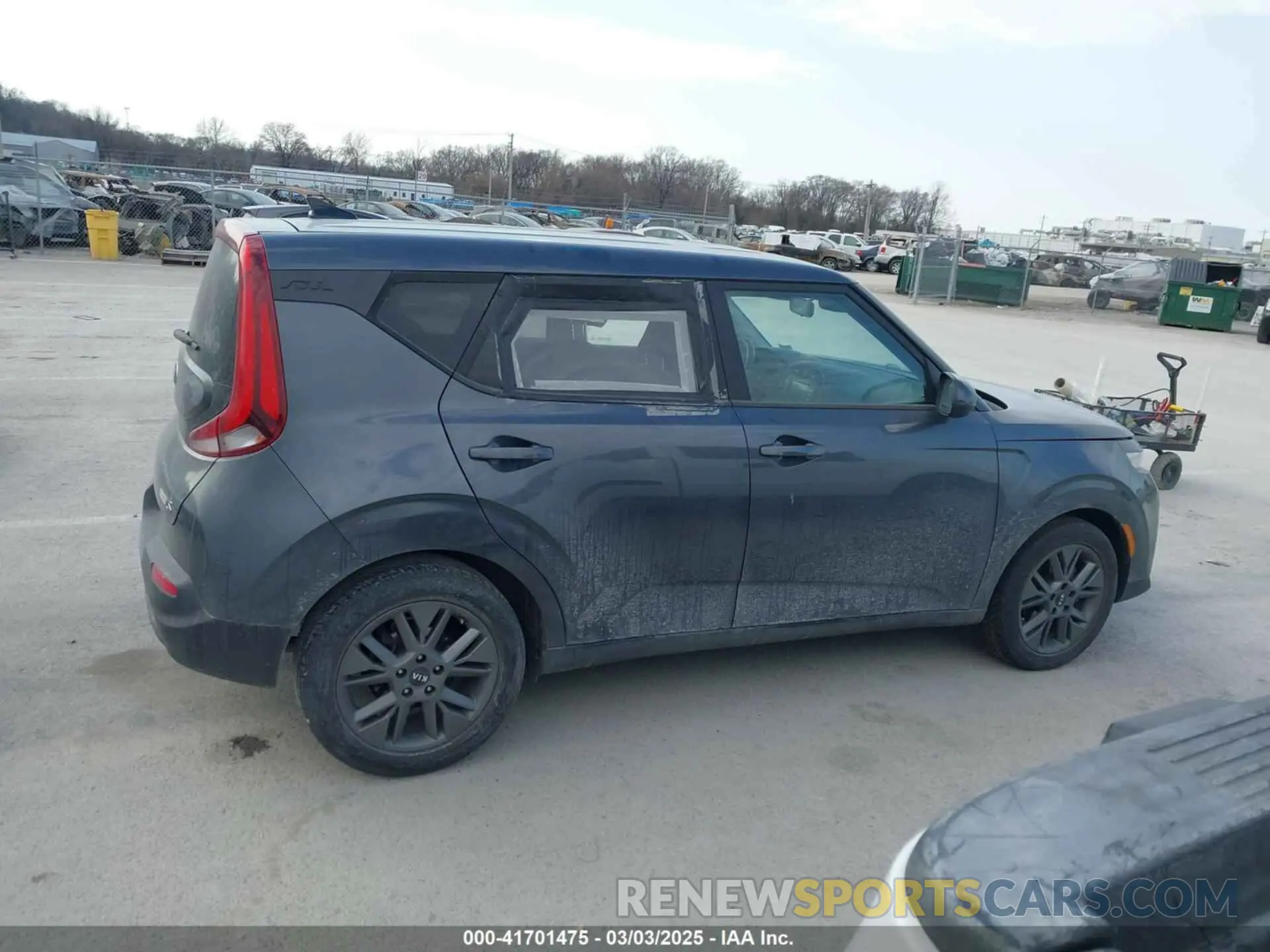 13 fotografías del automóvil dañado KNDJ23AU7M7794686 KIA SOUL 2021