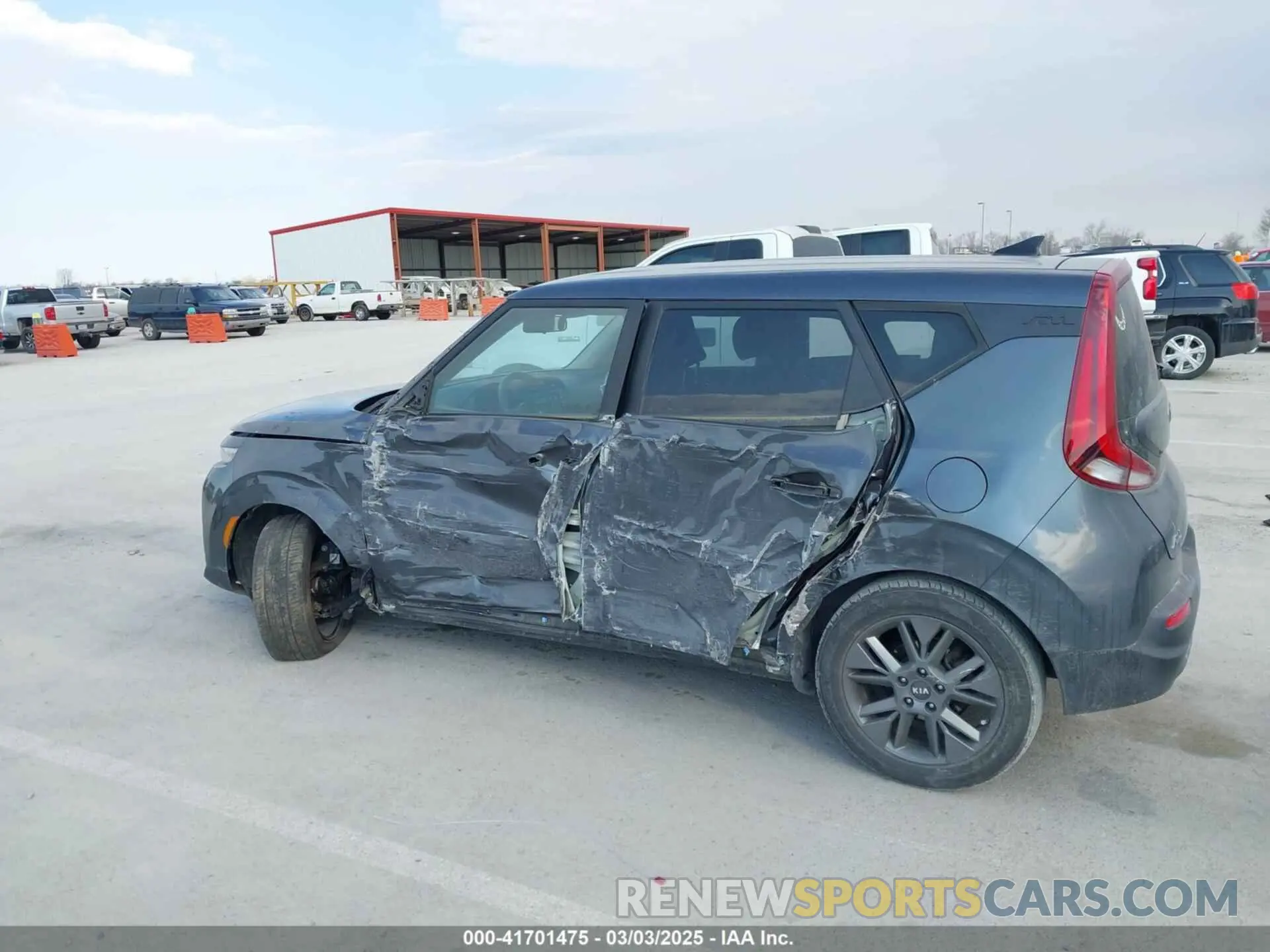 14 fotografías del automóvil dañado KNDJ23AU7M7794686 KIA SOUL 2021