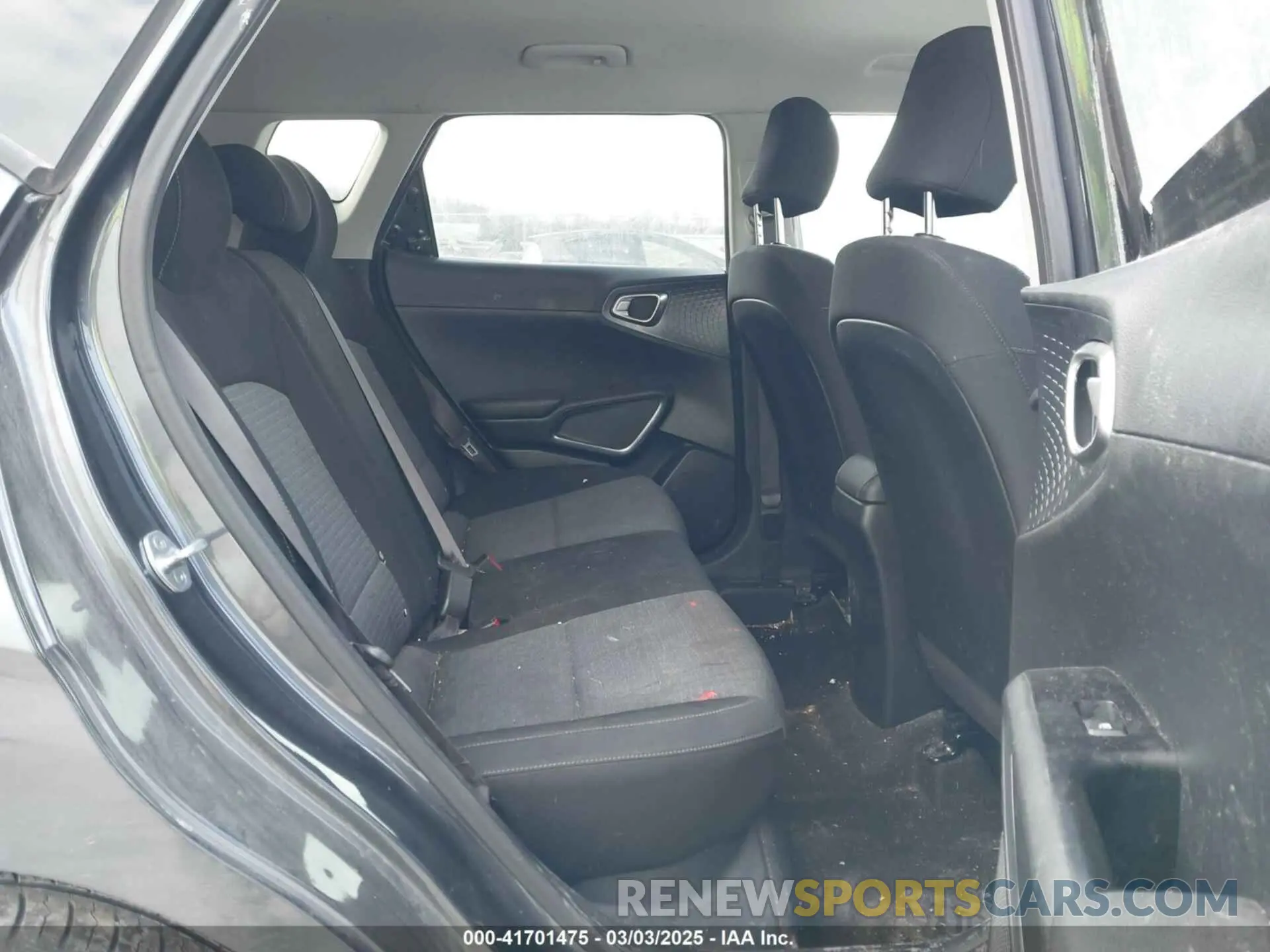 8 fotografías del automóvil dañado KNDJ23AU7M7794686 KIA SOUL 2021