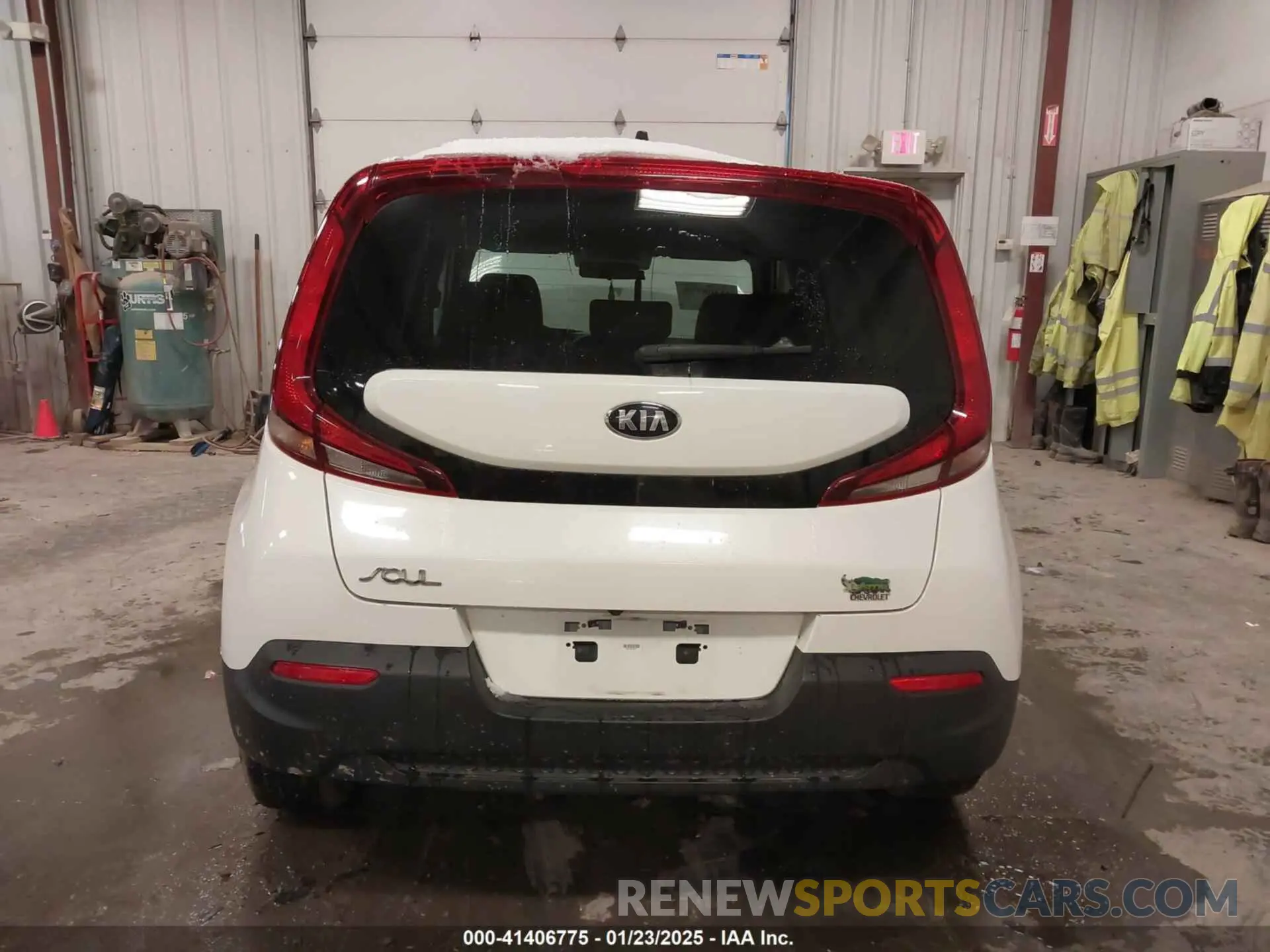16 fotografías del automóvil dañado KNDJ23AU8M7144202 KIA SOUL 2021