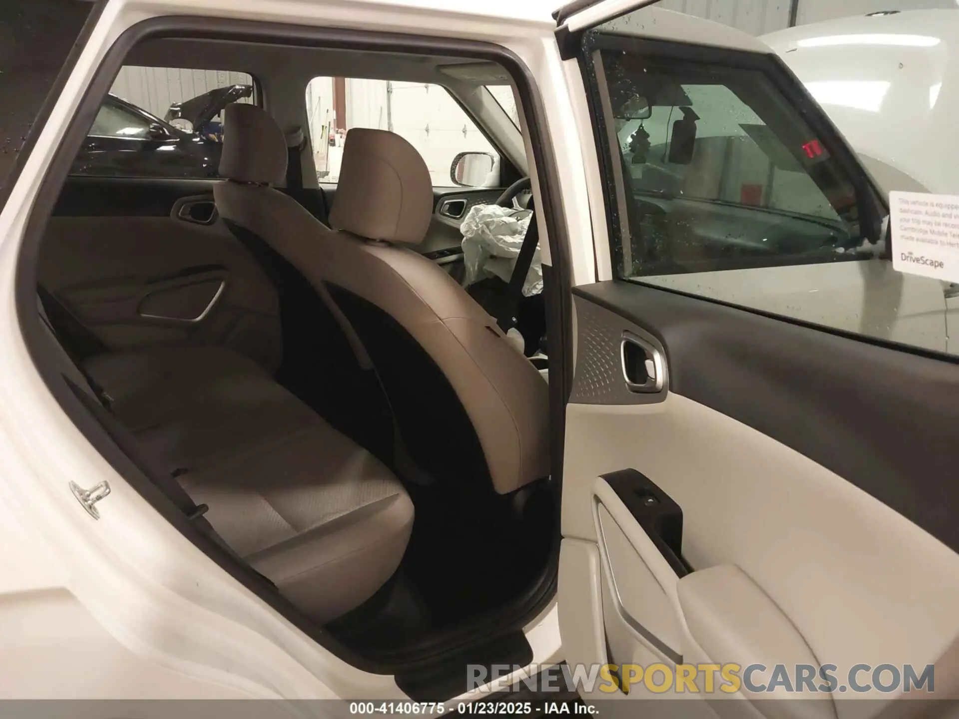 8 fotografías del automóvil dañado KNDJ23AU8M7144202 KIA SOUL 2021