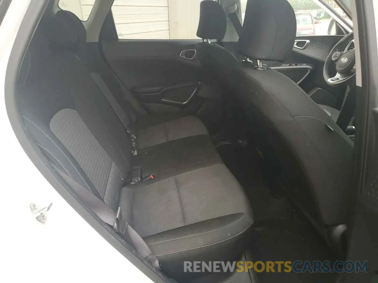 11 fotografías del automóvil dañado KNDJ23AU8M7750129 KIA SOUL 2021