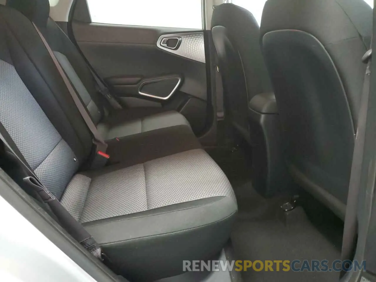 10 fotografías del automóvil dañado KNDJ23AU8M7762443 KIA SOUL 2021
