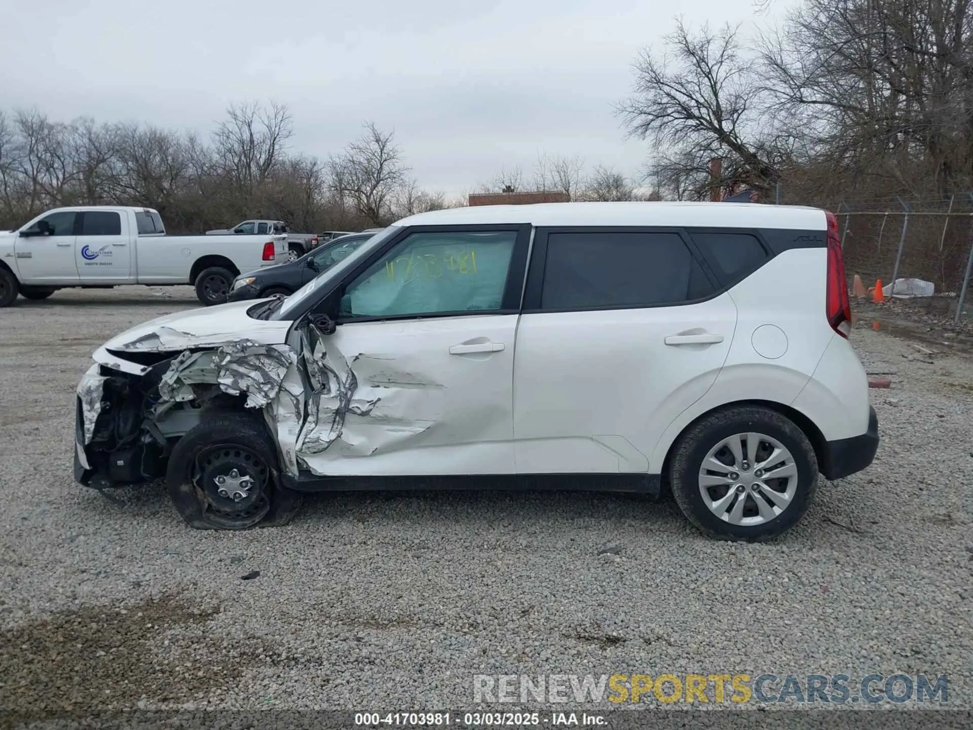 13 fotografías del automóvil dañado KNDJ23AU8M7767416 KIA SOUL 2021