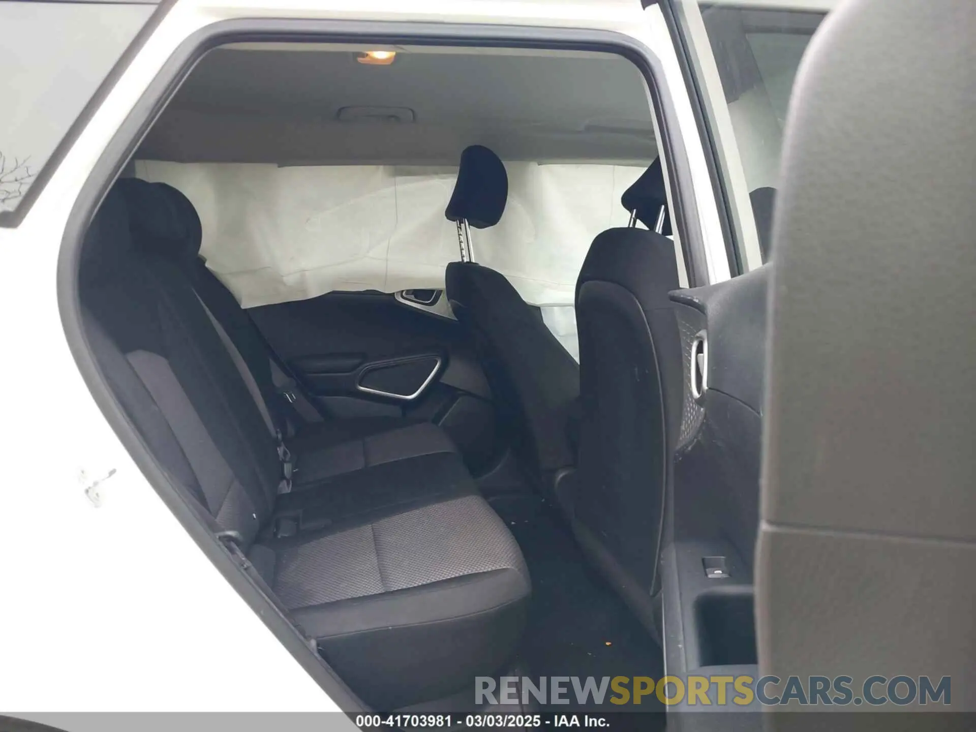 8 fotografías del automóvil dañado KNDJ23AU8M7767416 KIA SOUL 2021