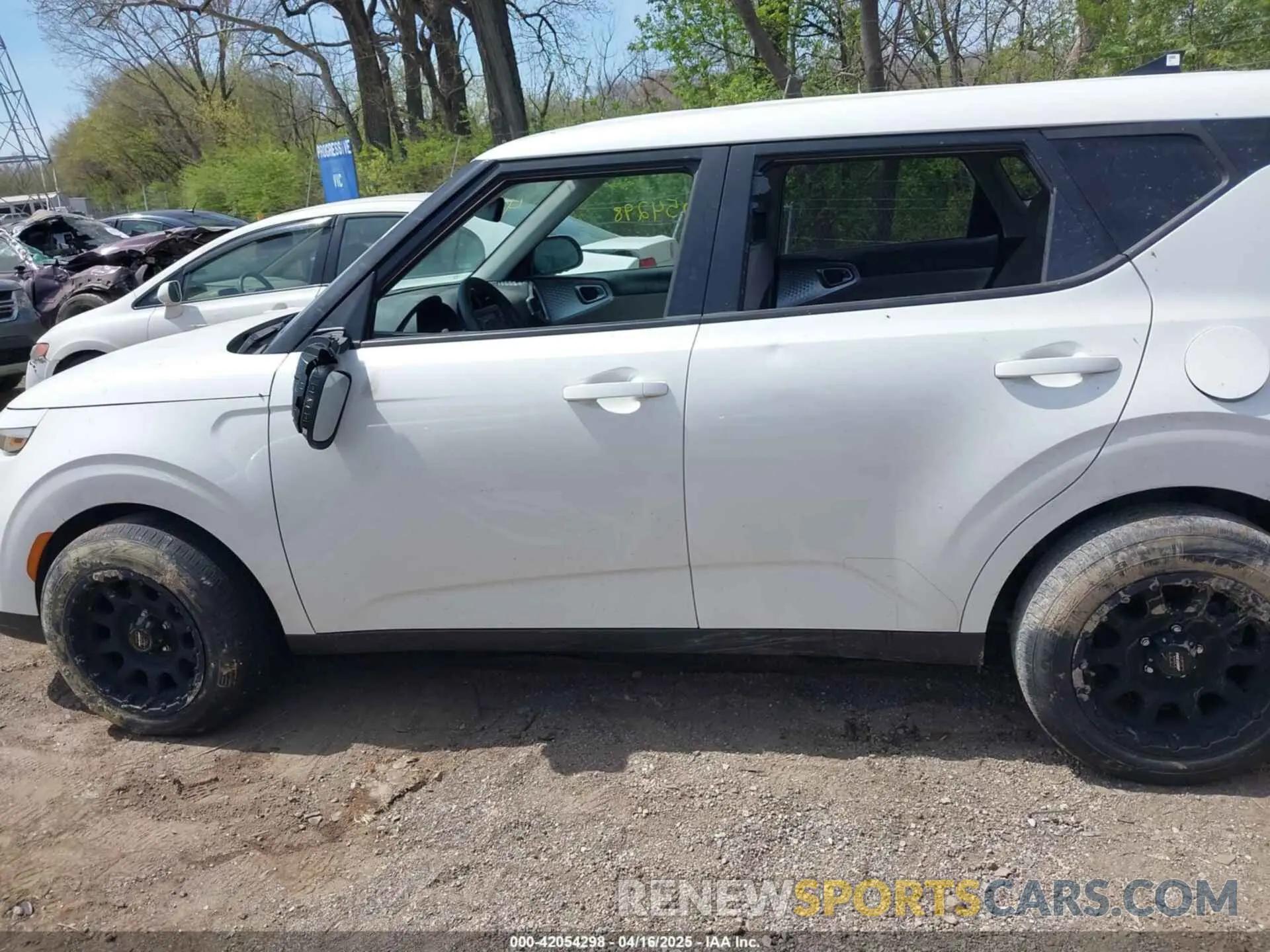 13 fotografías del automóvil dañado KNDJ23AU8M7772518 KIA SOUL 2021