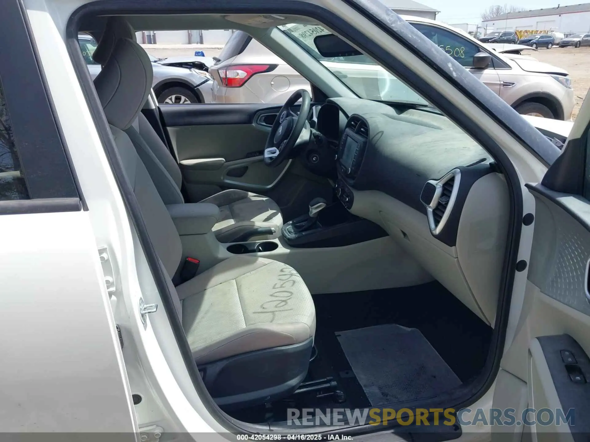 5 fotografías del automóvil dañado KNDJ23AU8M7772518 KIA SOUL 2021
