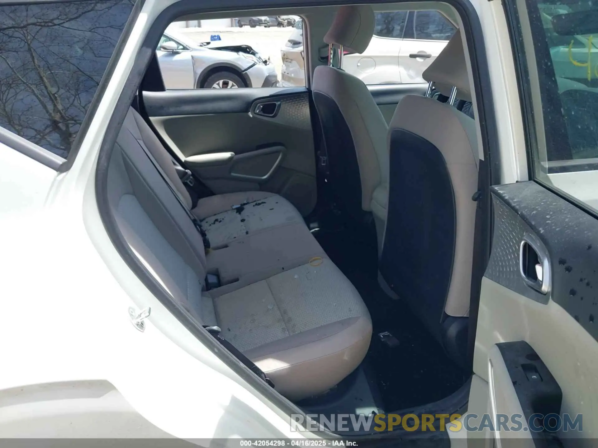 8 fotografías del automóvil dañado KNDJ23AU8M7772518 KIA SOUL 2021