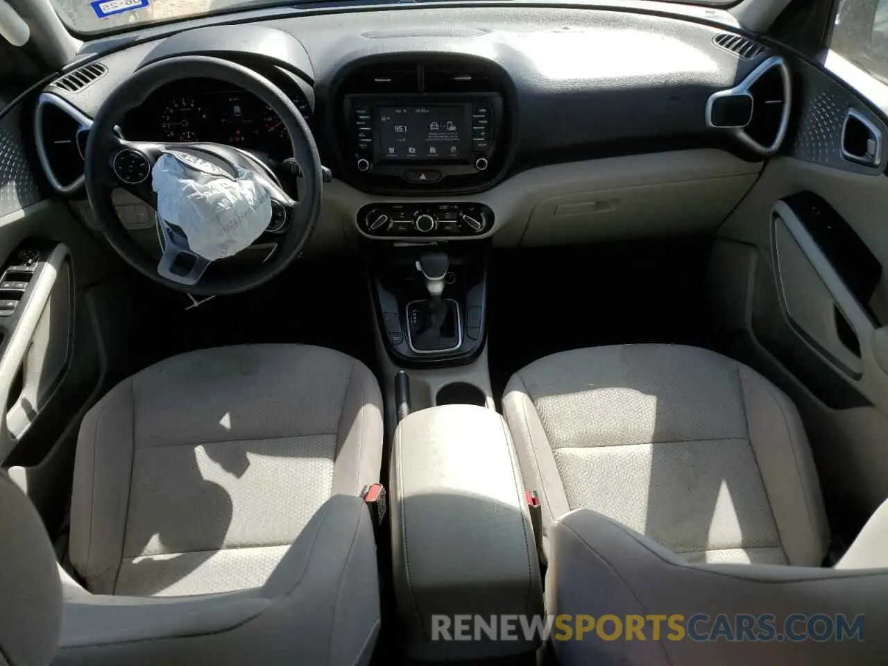 8 fotografías del automóvil dañado KNDJ23AU8M7774530 KIA SOUL 2021