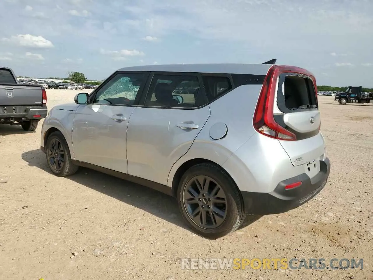 2 fotografías del automóvil dañado KNDJ23AU8M7794499 KIA SOUL 2021