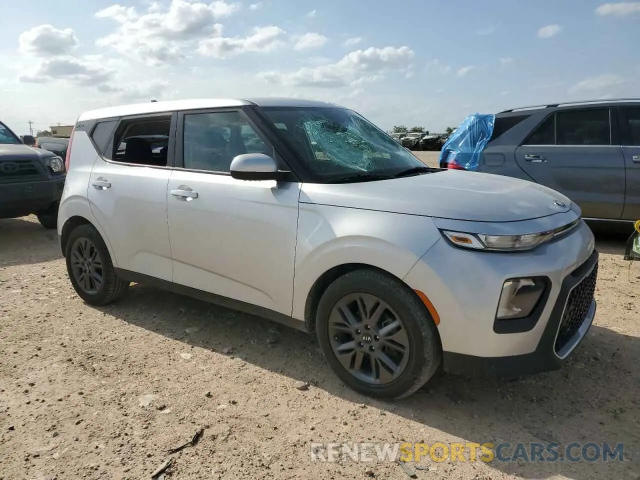 4 fotografías del automóvil dañado KNDJ23AU8M7794499 KIA SOUL 2021