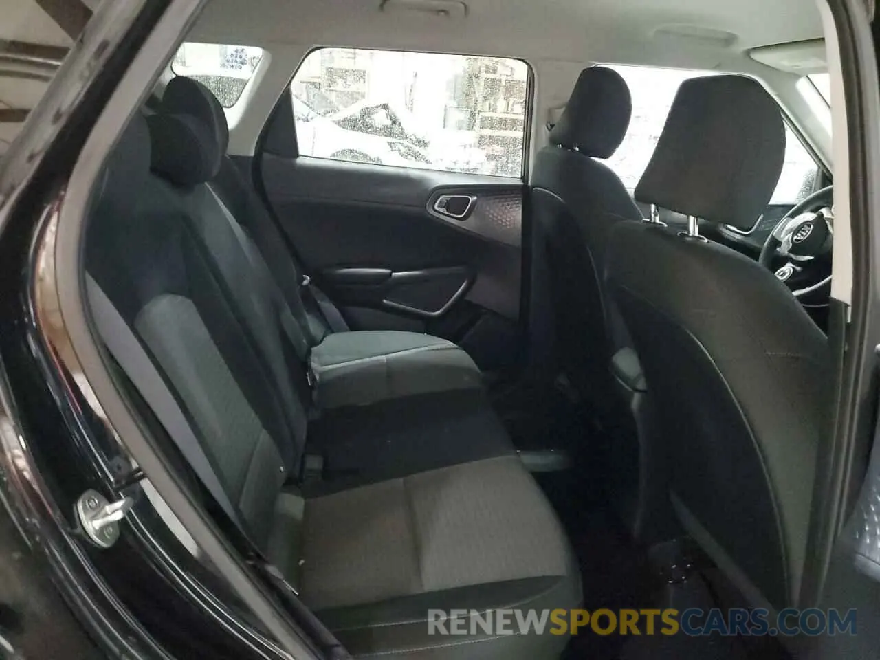 11 fotografías del automóvil dañado KNDJ23AU8M7797130 KIA SOUL 2021
