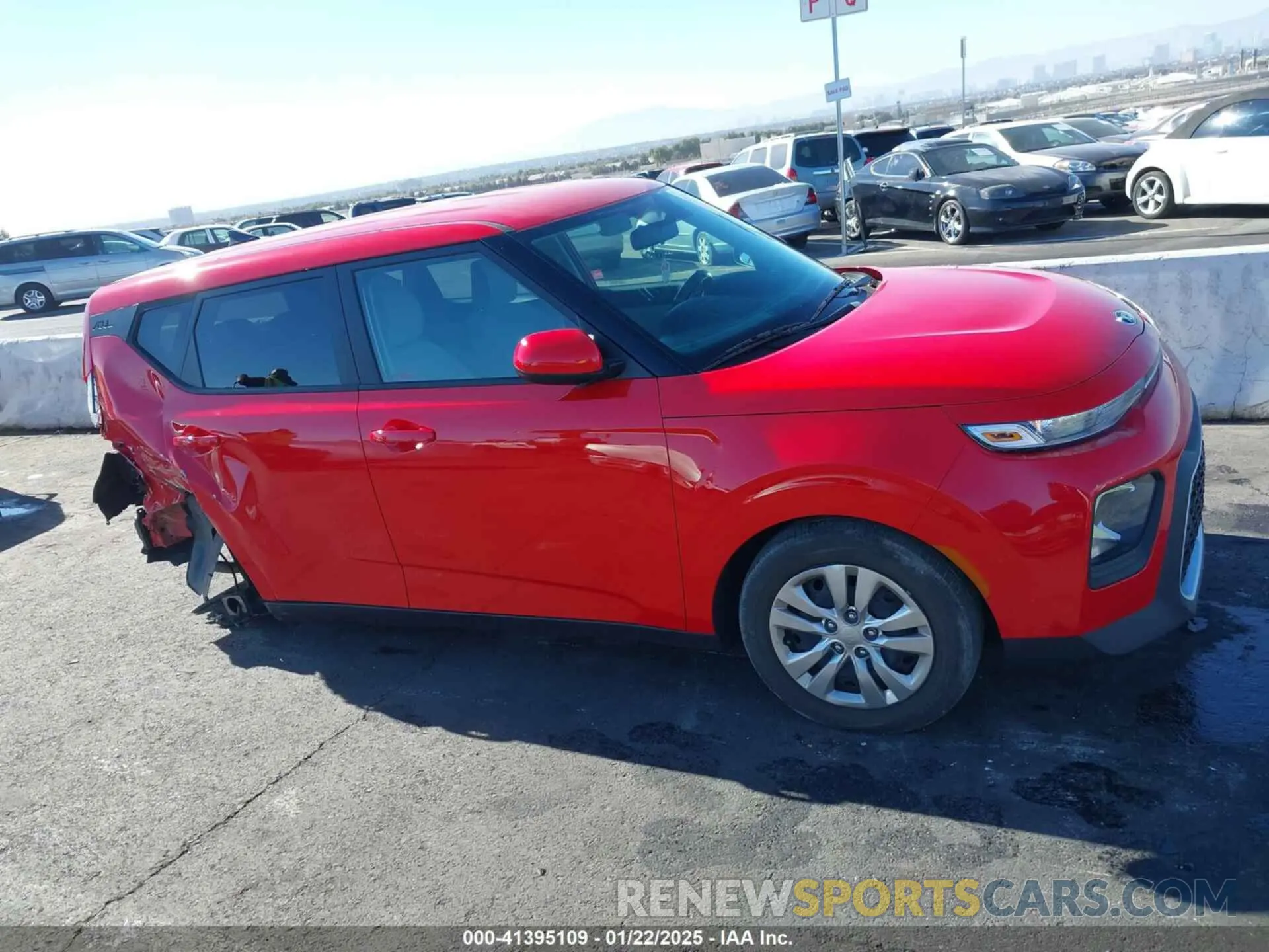 13 fotografías del automóvil dañado KNDJ23AU9M7740595 KIA SOUL 2021