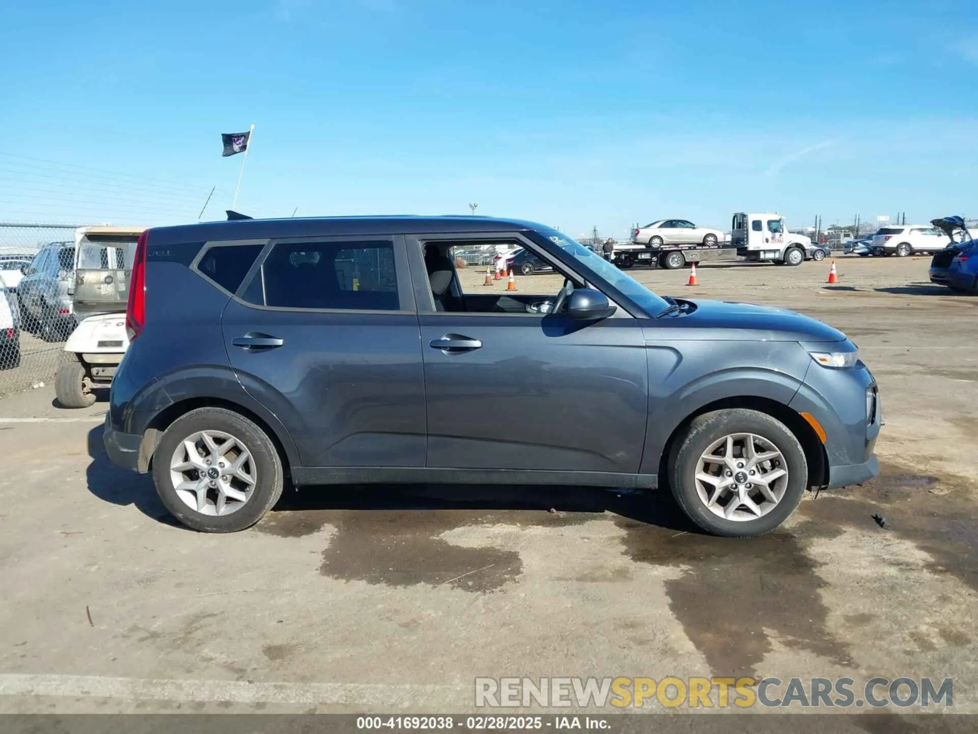 14 fotografías del automóvil dañado KNDJ23AU9M7746820 KIA SOUL 2021