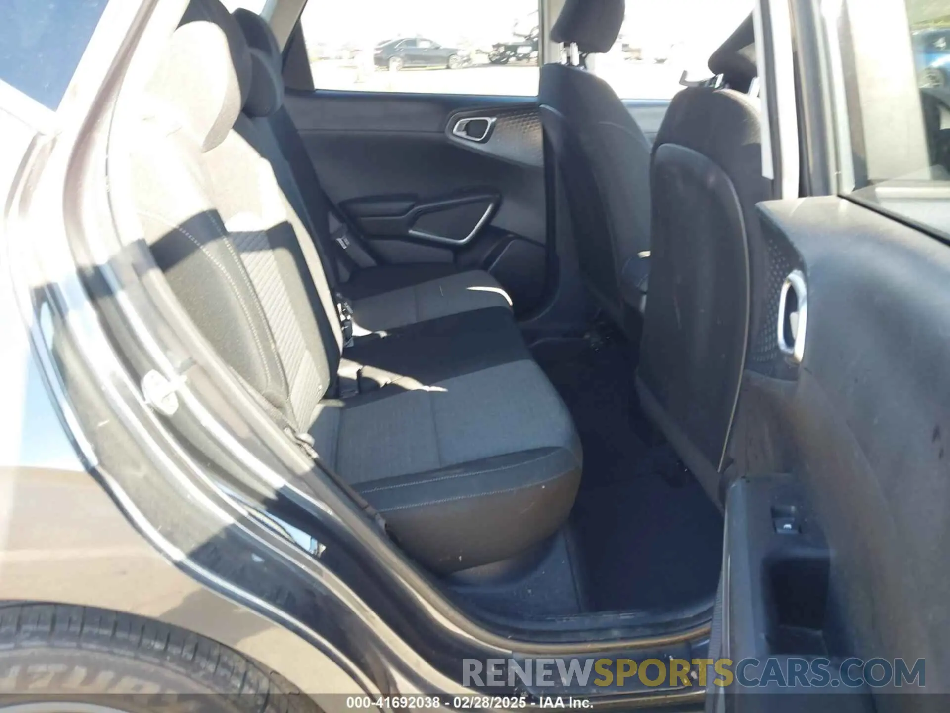 8 fotografías del automóvil dañado KNDJ23AU9M7746820 KIA SOUL 2021