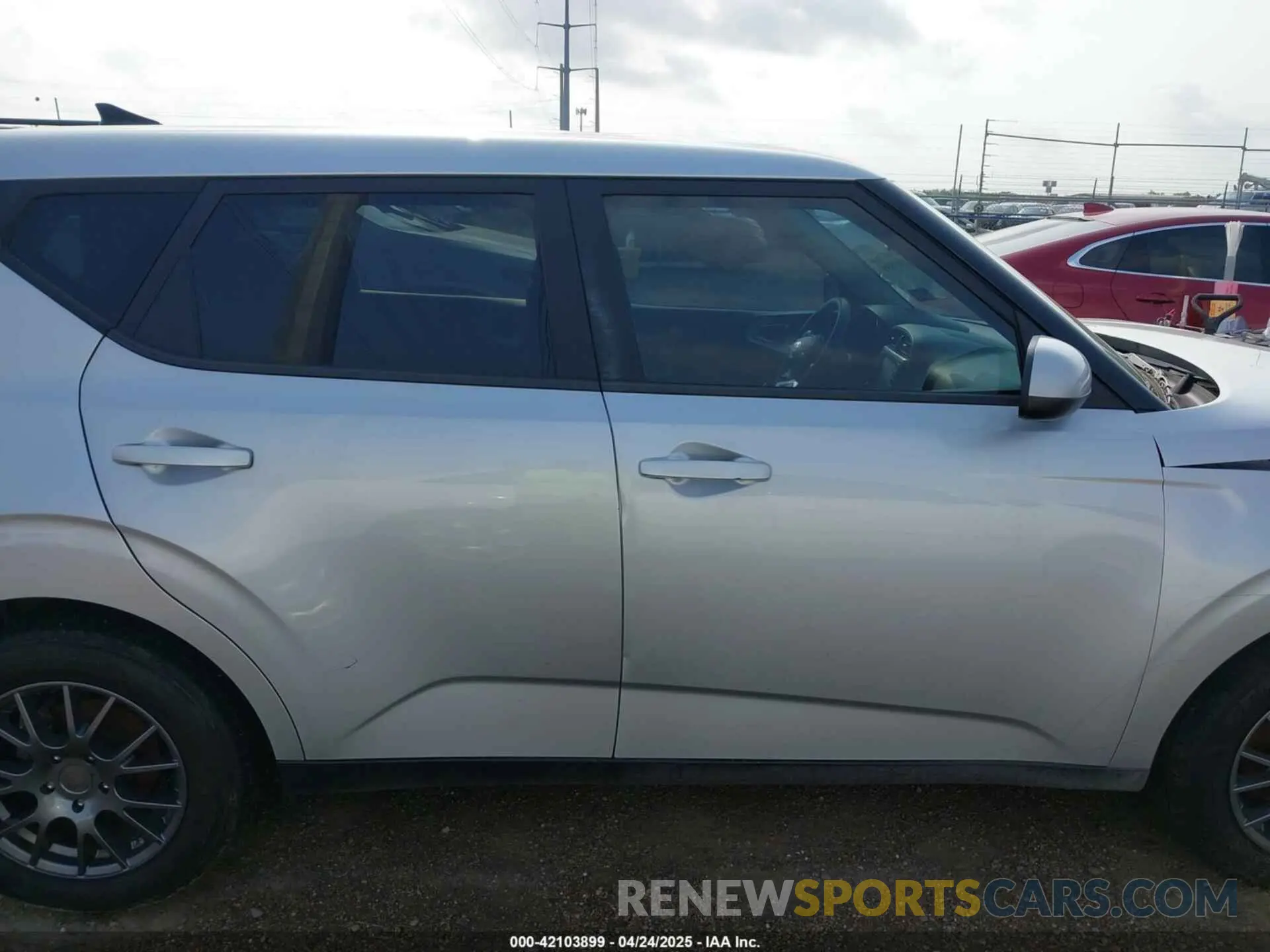 13 fotografías del automóvil dañado KNDJ23AU9M7793409 KIA SOUL 2021