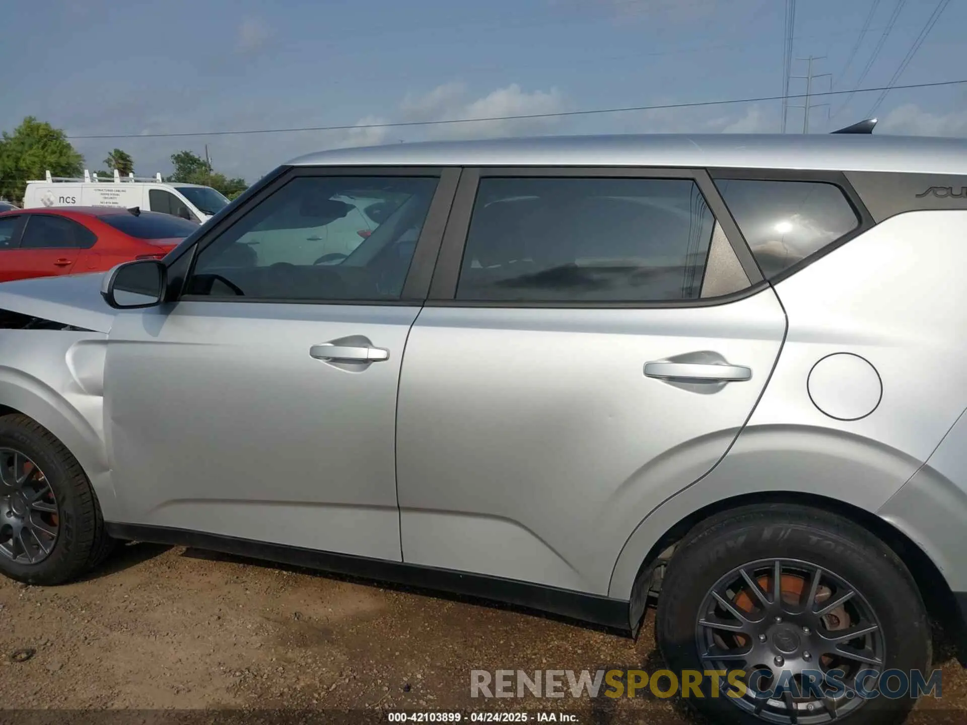 14 fotografías del automóvil dañado KNDJ23AU9M7793409 KIA SOUL 2021
