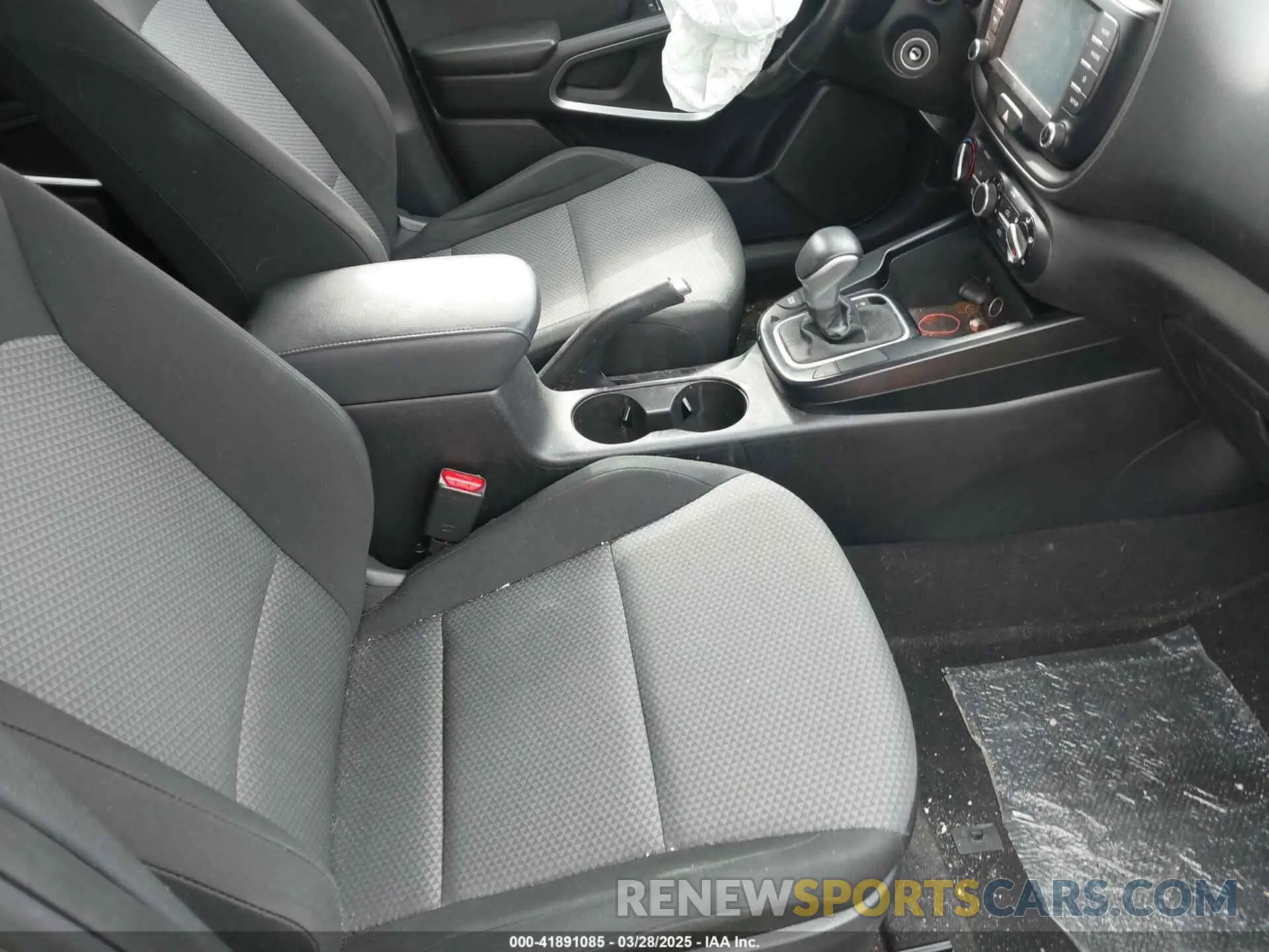 5 fotografías del automóvil dañado KNDJ23AUXM7125683 KIA SOUL 2021