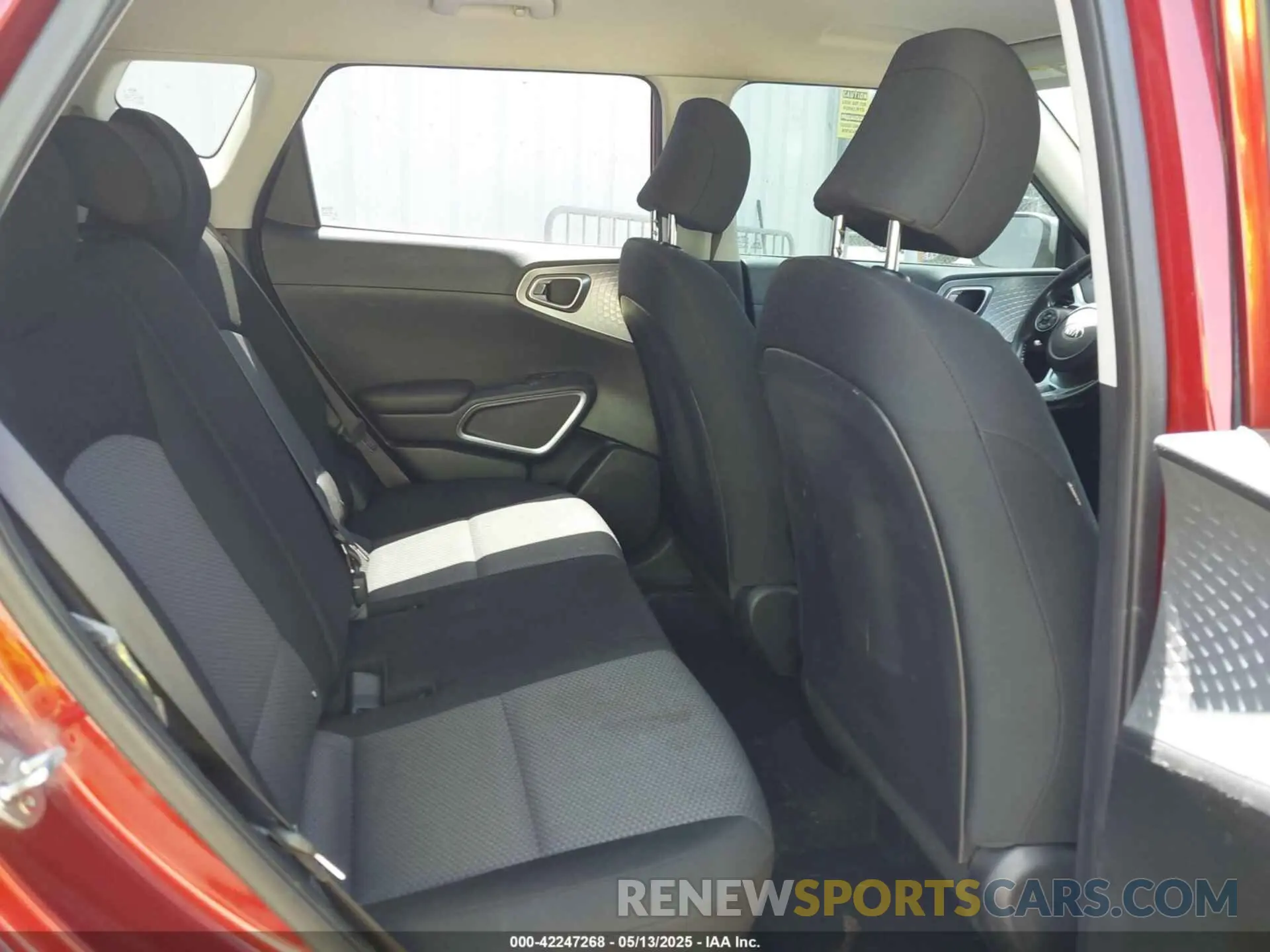 8 fotografías del automóvil dañado KNDJ23AUXM7132794 KIA SOUL 2021