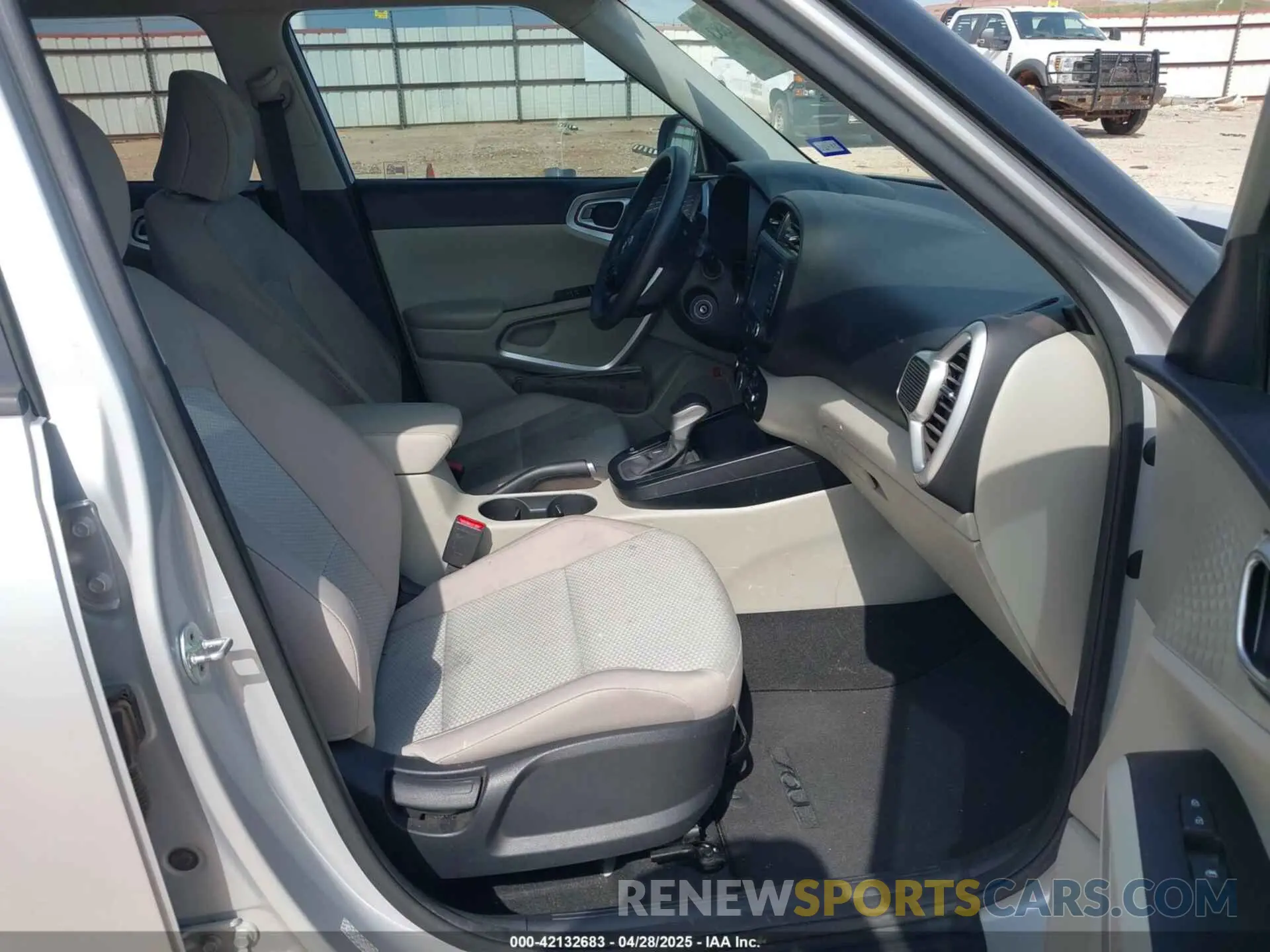 5 fotografías del automóvil dañado KNDJ23AUXM7771144 KIA SOUL 2021
