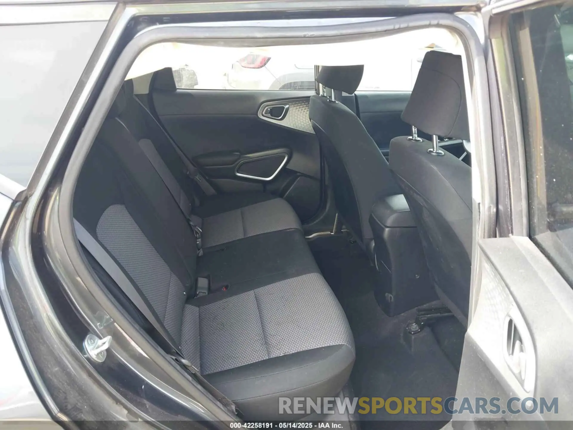 8 fotografías del automóvil dañado KNDJ23AUXM7787652 KIA SOUL 2021