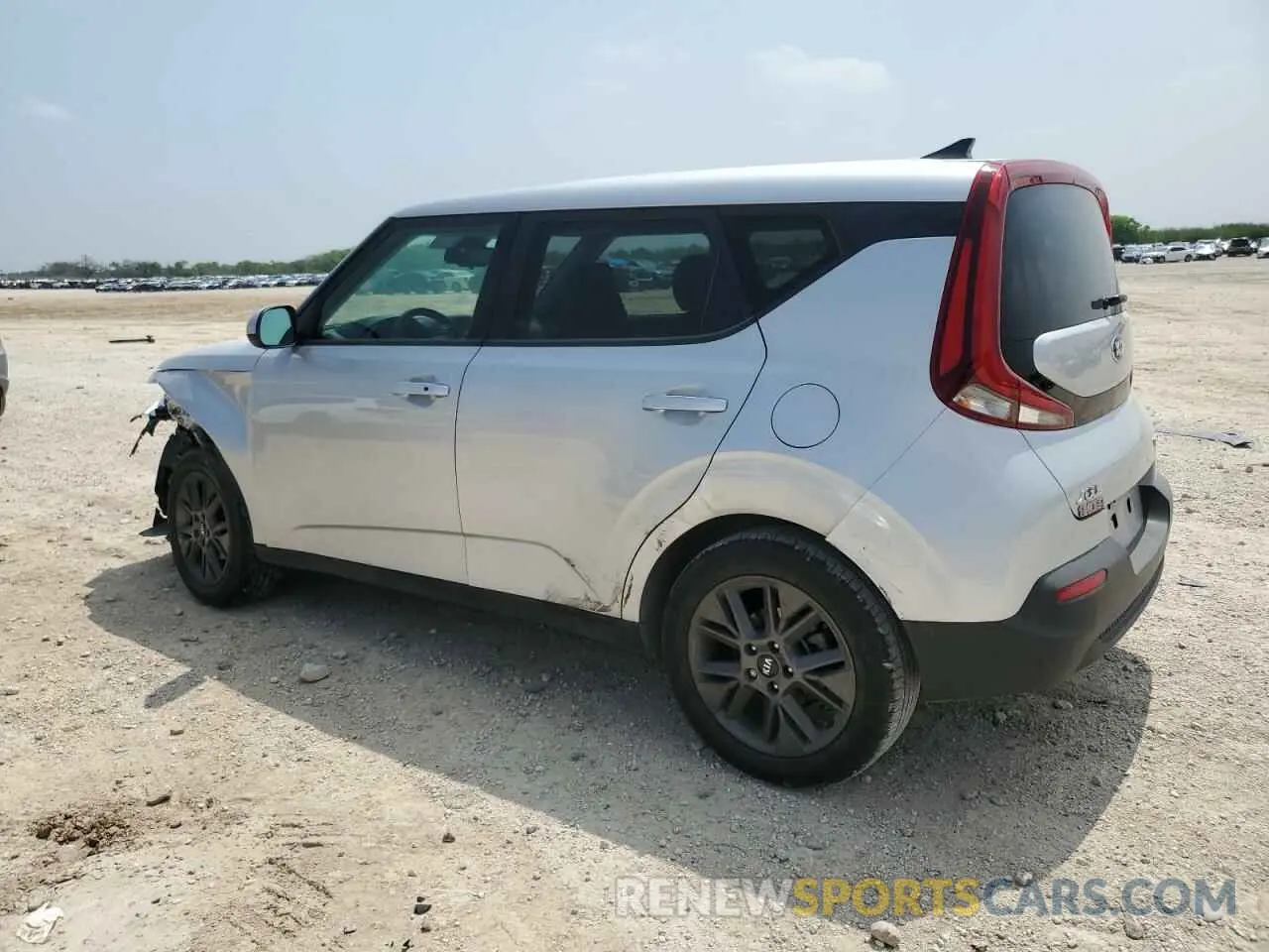 2 fotografías del automóvil dañado KNDJ33AU0M7764457 KIA SOUL 2021
