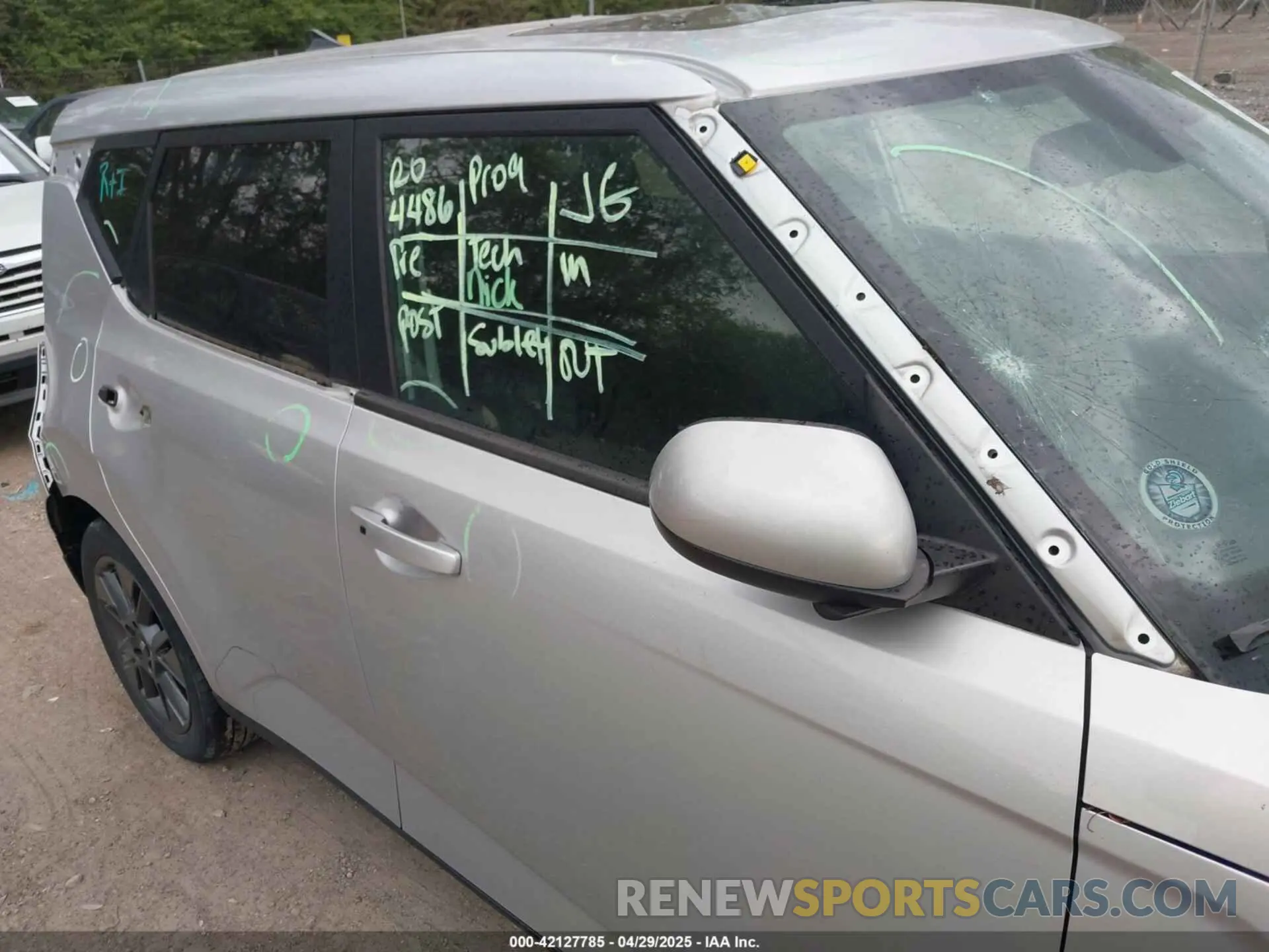 18 fotografías del automóvil dañado KNDJ33AU1M7756092 KIA SOUL 2021