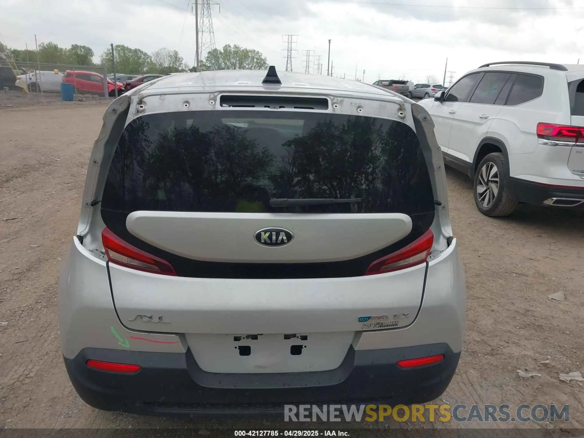 19 fotografías del automóvil dañado KNDJ33AU1M7756092 KIA SOUL 2021