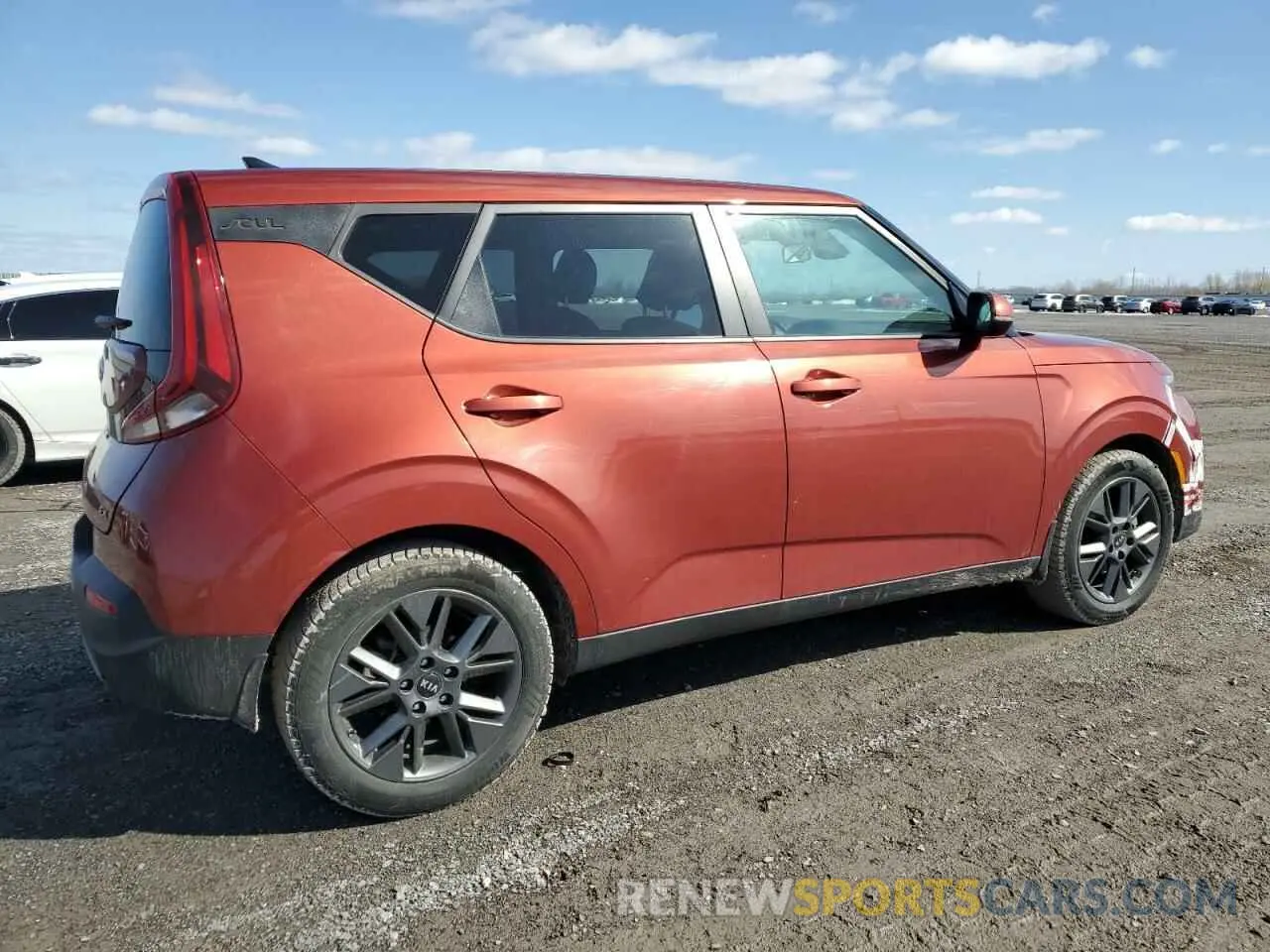 3 fotografías del automóvil dañado KNDJ33AU6M7756945 KIA SOUL 2021