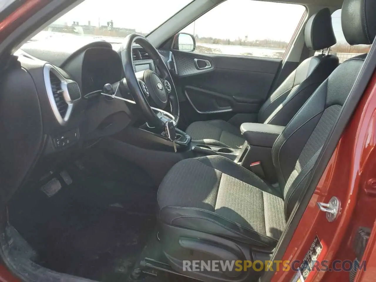 7 fotografías del automóvil dañado KNDJ33AU6M7756945 KIA SOUL 2021