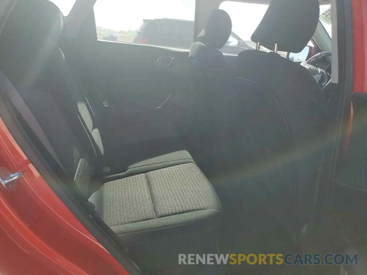 11 fotografías del automóvil dañado KNDJ33AU8M7143533 KIA SOUL 2021