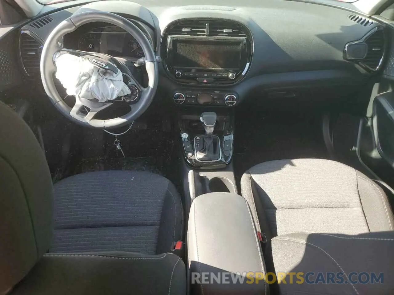 8 fotografías del automóvil dañado KNDJ33AU8M7143533 KIA SOUL 2021