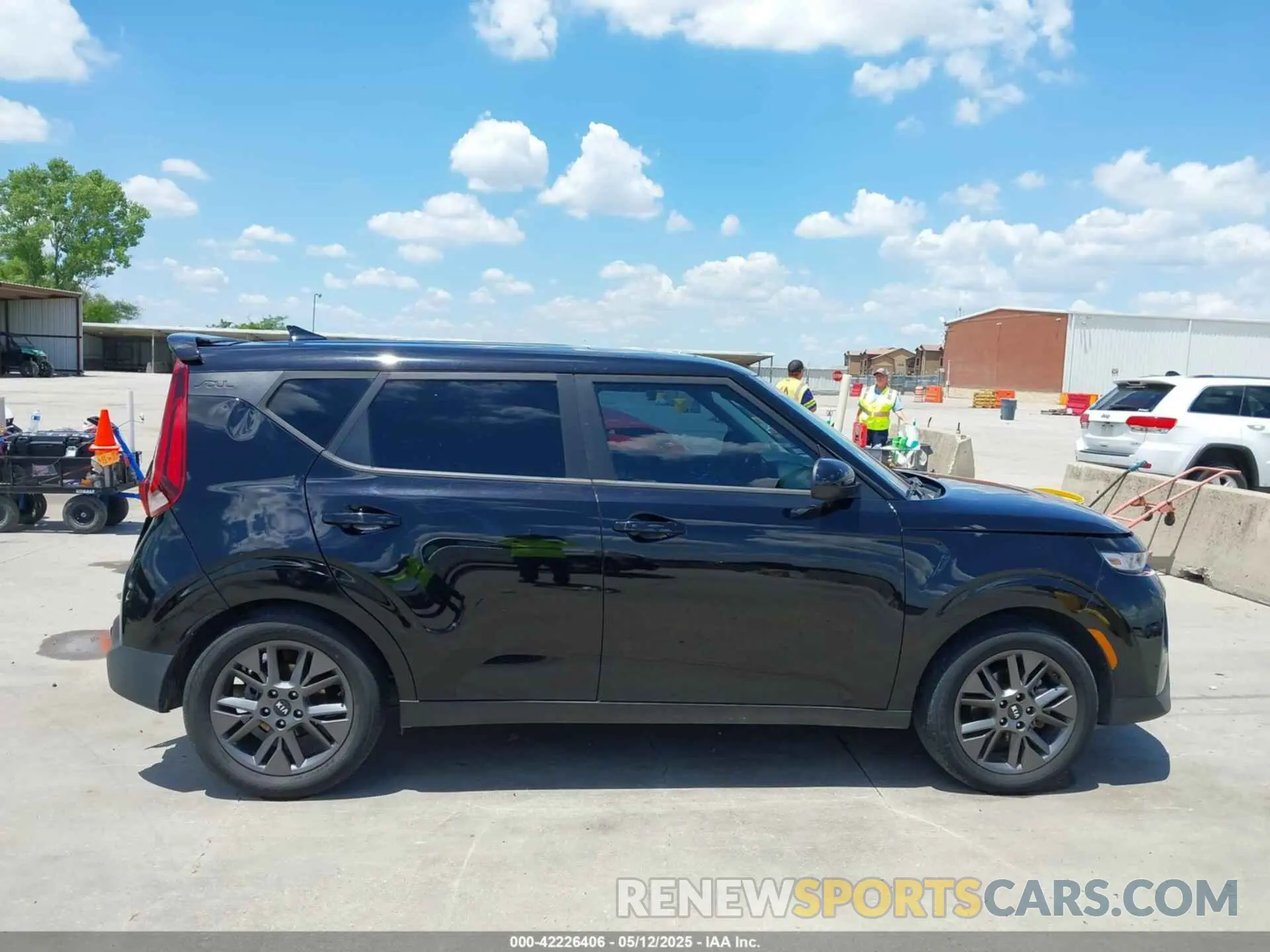 13 fotografías del automóvil dañado KNDJ33AU9M7145176 KIA SOUL 2021