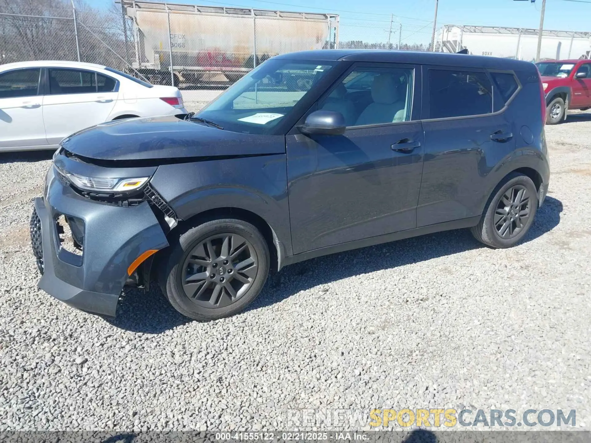 2 fotografías del automóvil dañado KNDJ33AU9M7741842 KIA SOUL 2021