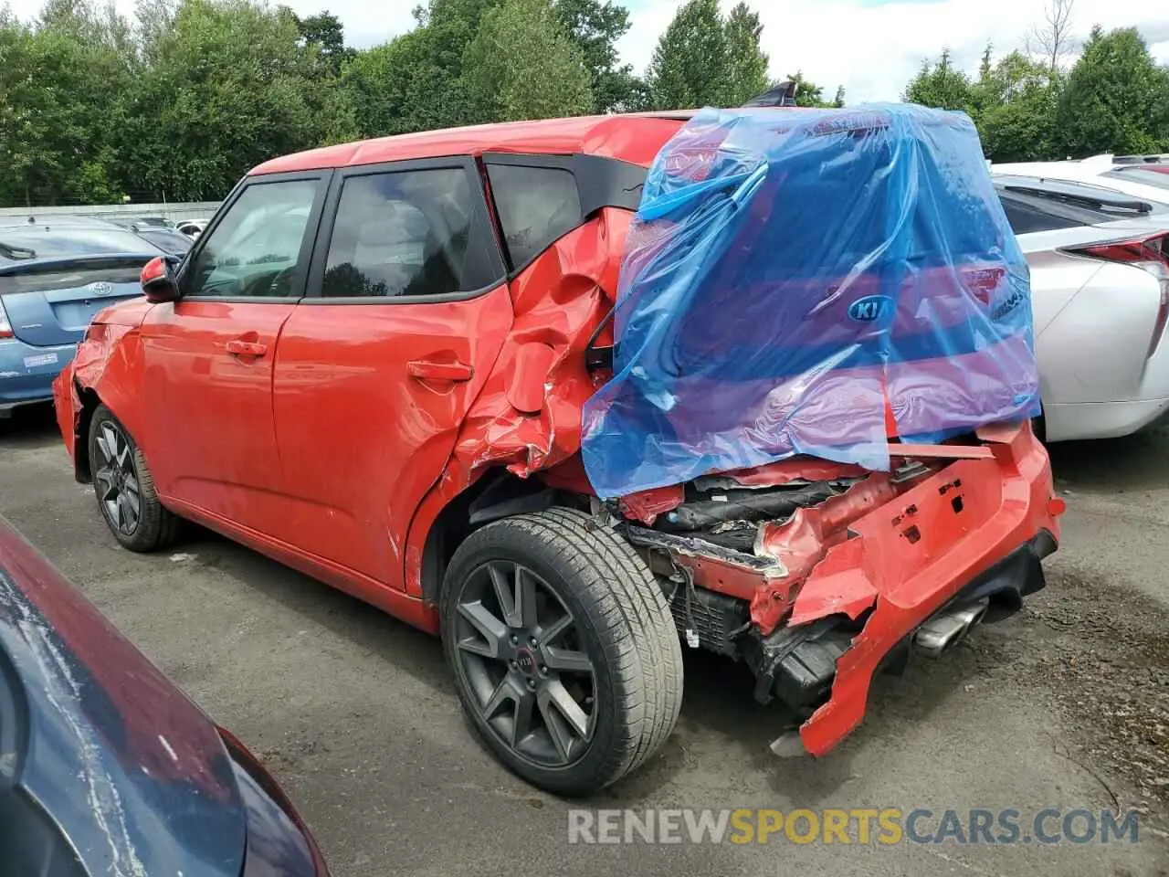 2 fotografías del automóvil dañado KNDJ53AFXM7757656 KIA SOUL 2021