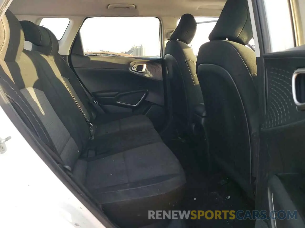 11 fotografías del automóvil dañado KNDJ63AU0M7137684 KIA SOUL 2021
