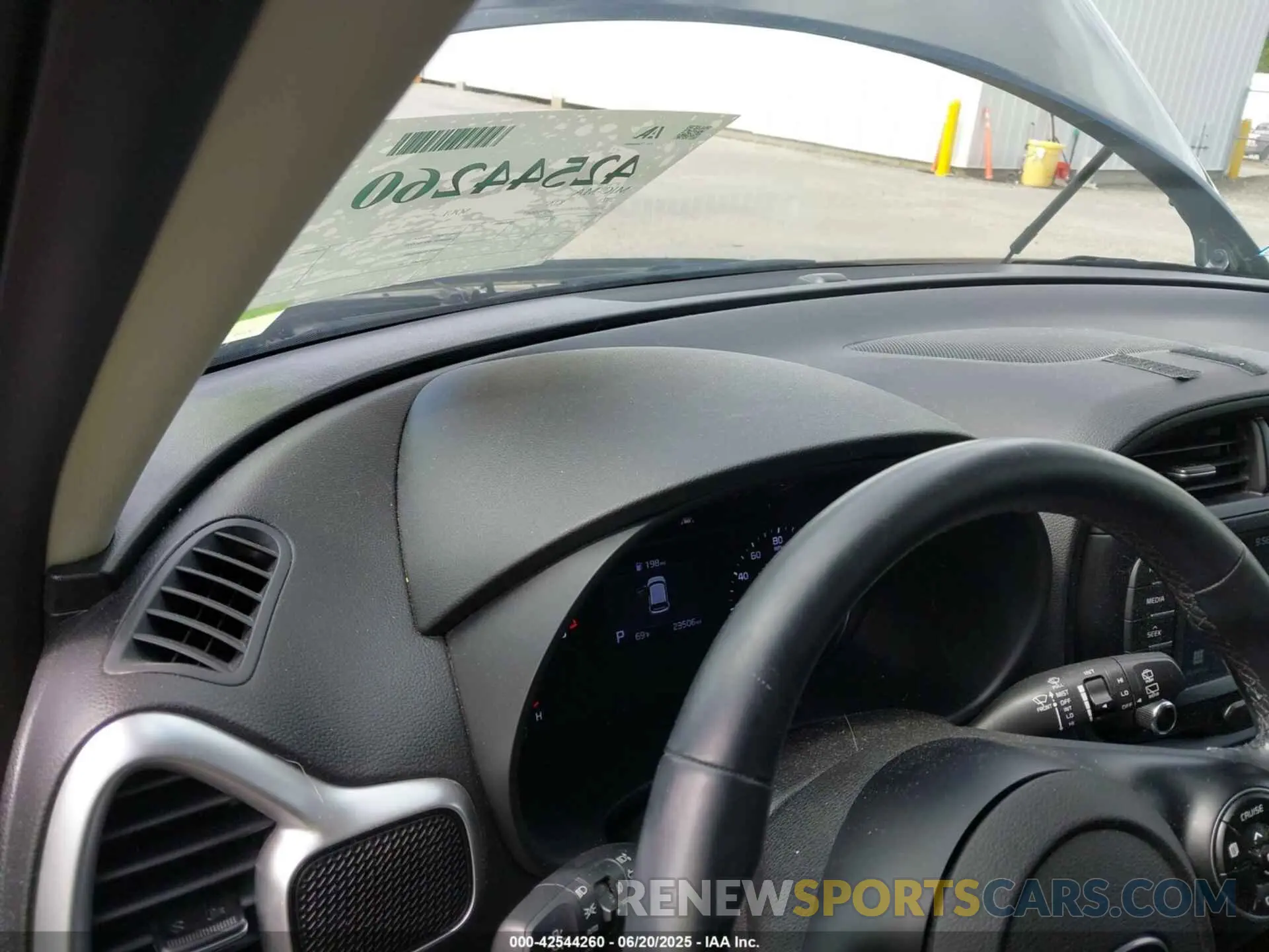 8 fotografías del automóvil dañado KNDJ63AU3M7759647 KIA SOUL 2021