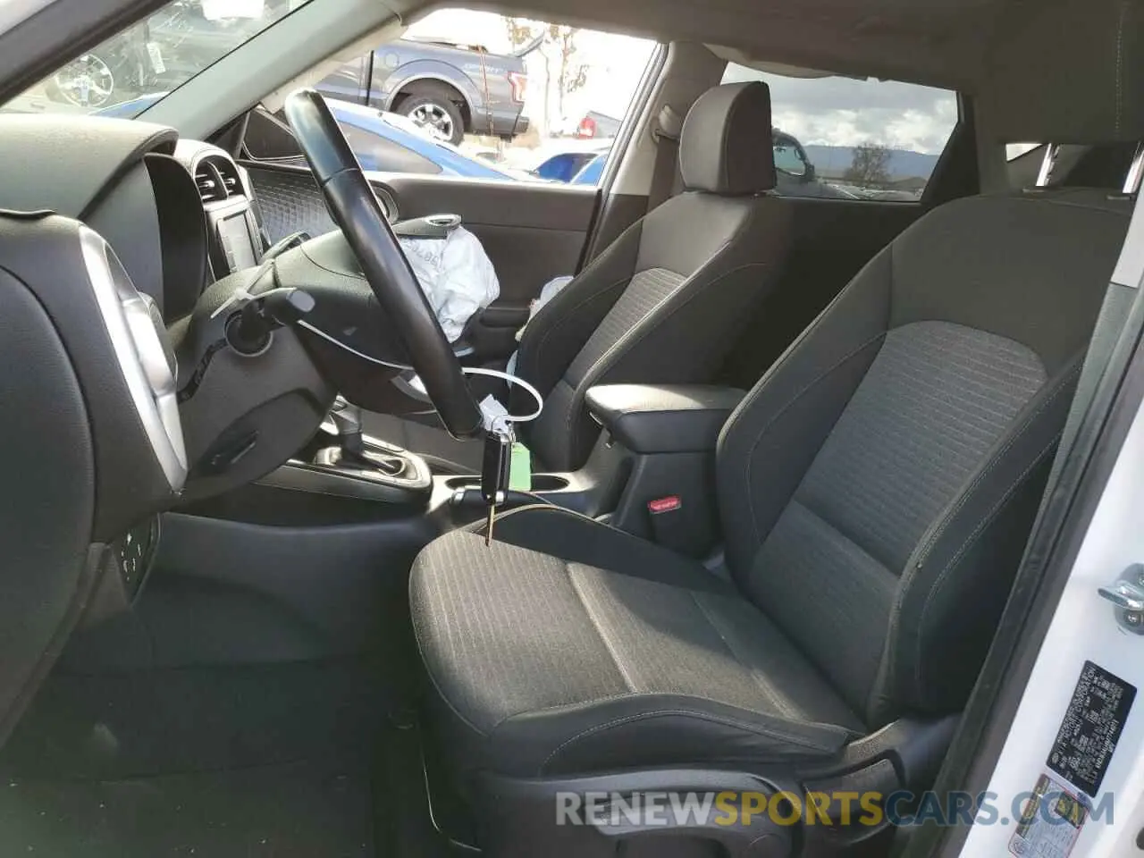 7 fotografías del automóvil dañado KNDJ63AU4M7744073 KIA SOUL 2021